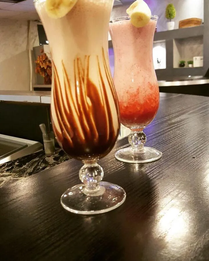 Restaurant/places to eat in Seven Days Hotel