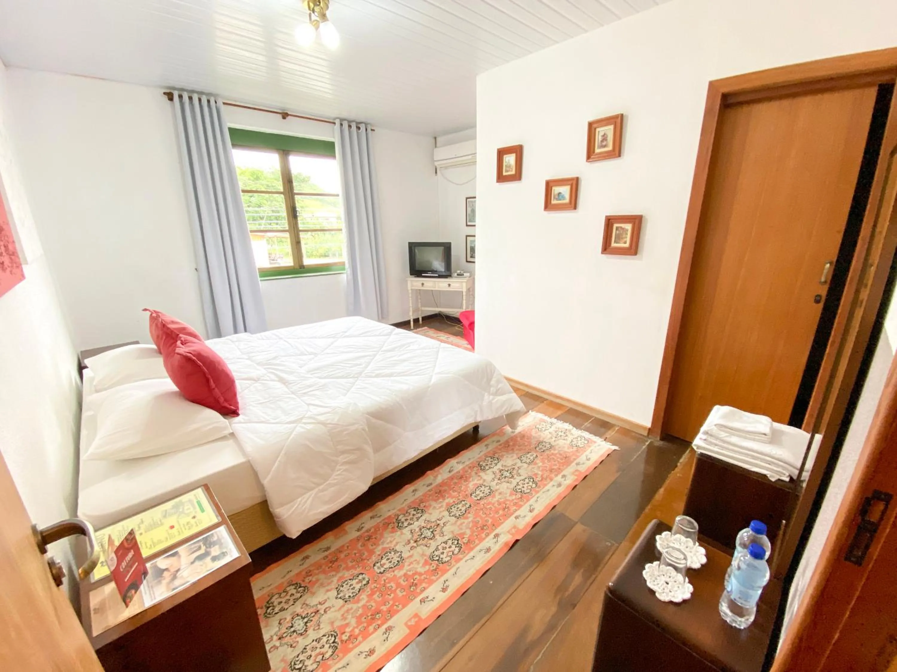 Bedroom, Bed in Pousada Portal do Vigolo