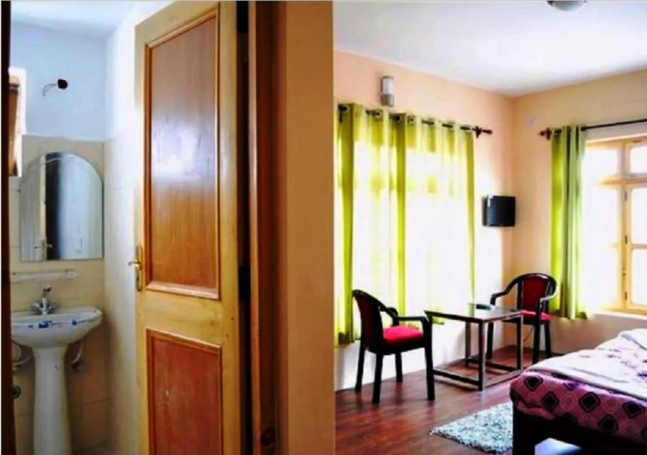 Seating area, Bed in Hotel Ladakh Heaven