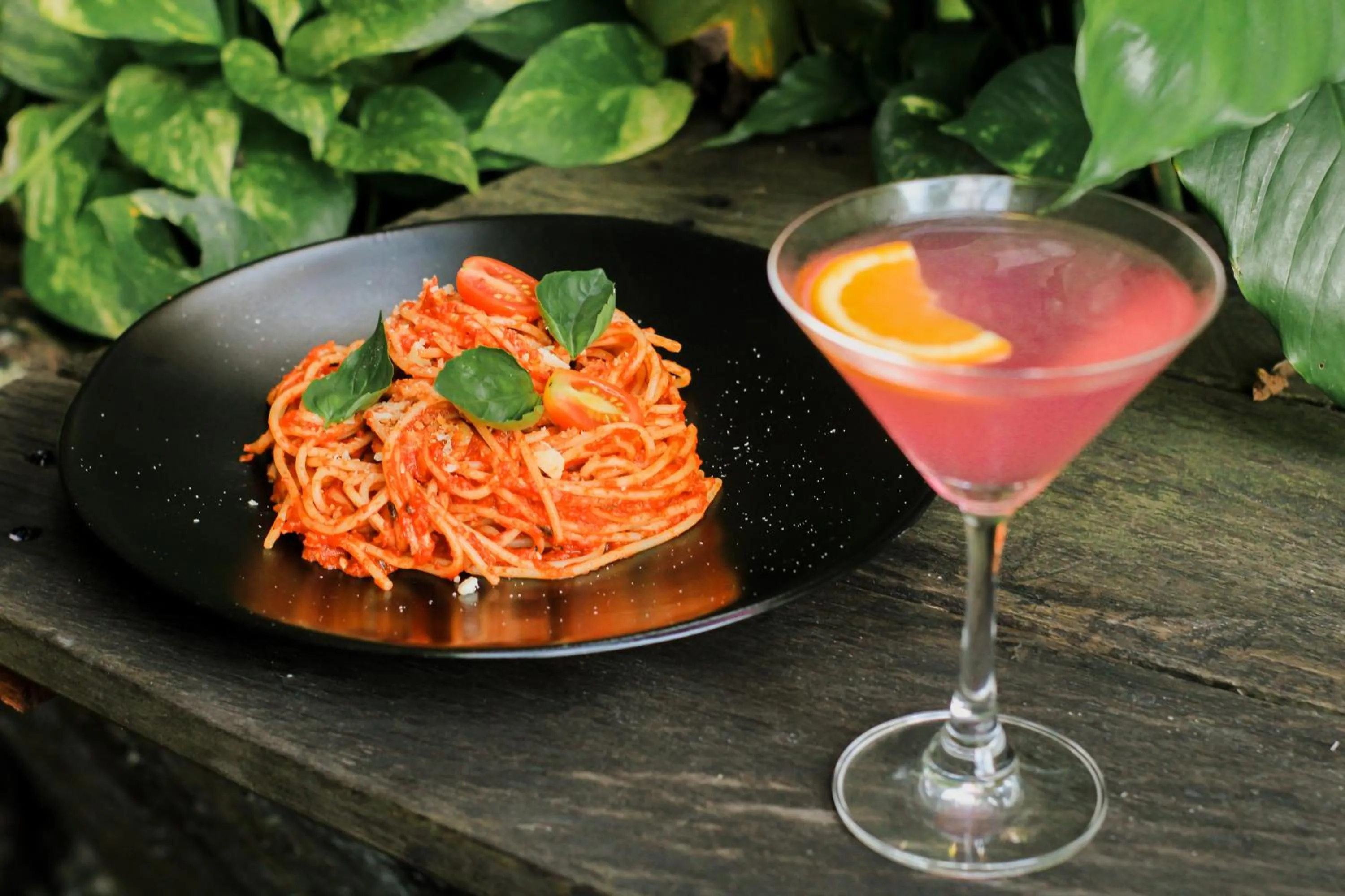 Food and drinks in Grandmas Plus Hotel Airport