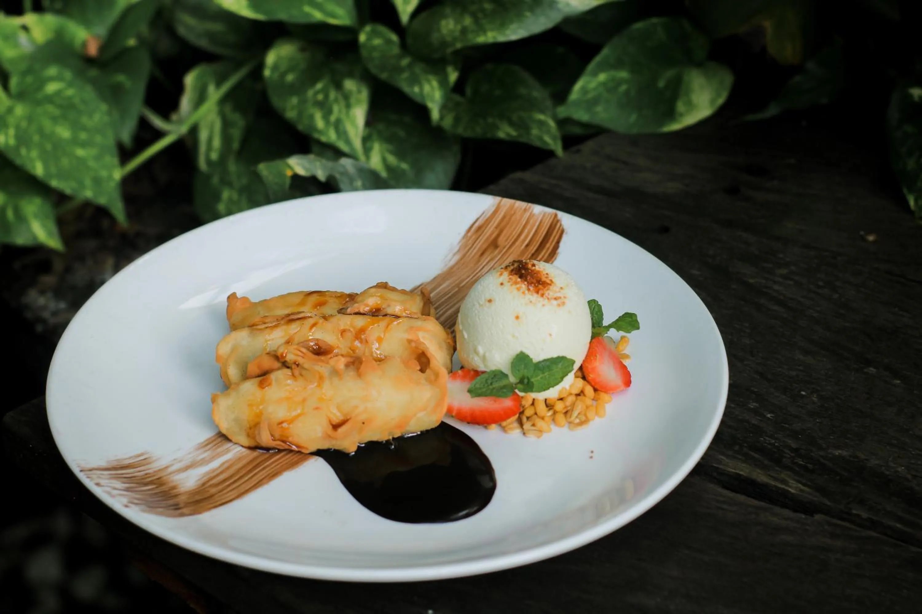 Food in Grandmas Plus Hotel Airport