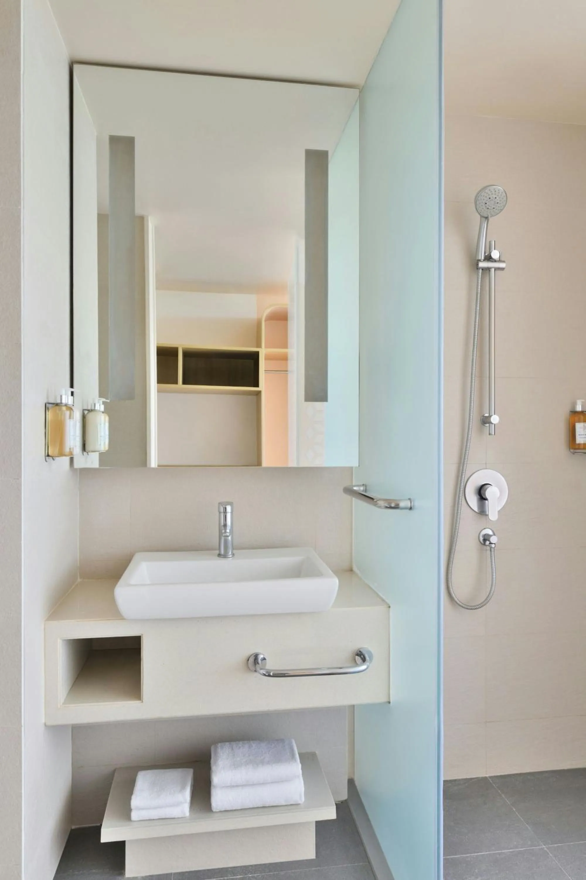 Bathroom in Fairfield by Marriott Chennai Mahindra World City