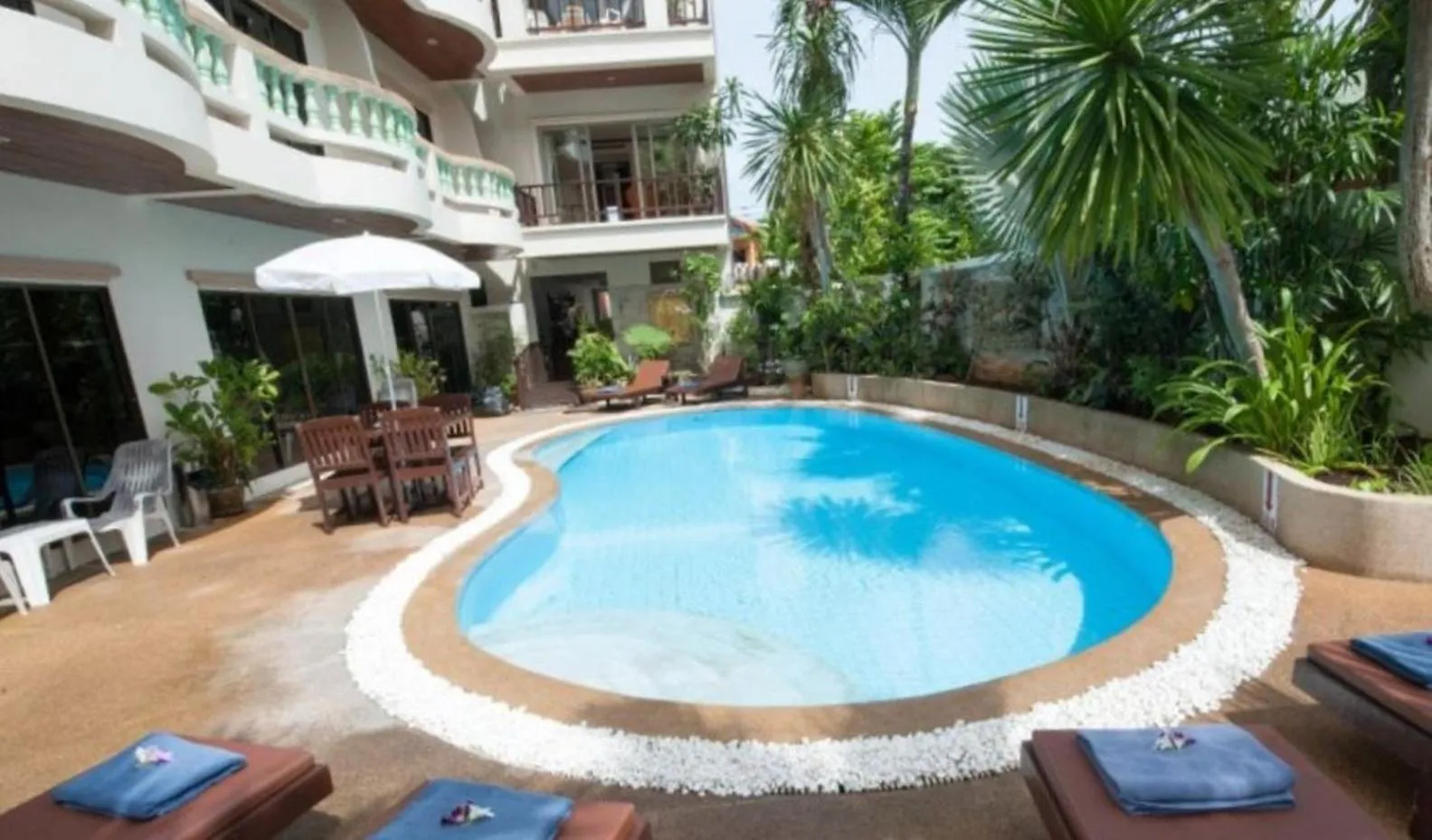 Swimming pool in Palmview Resort