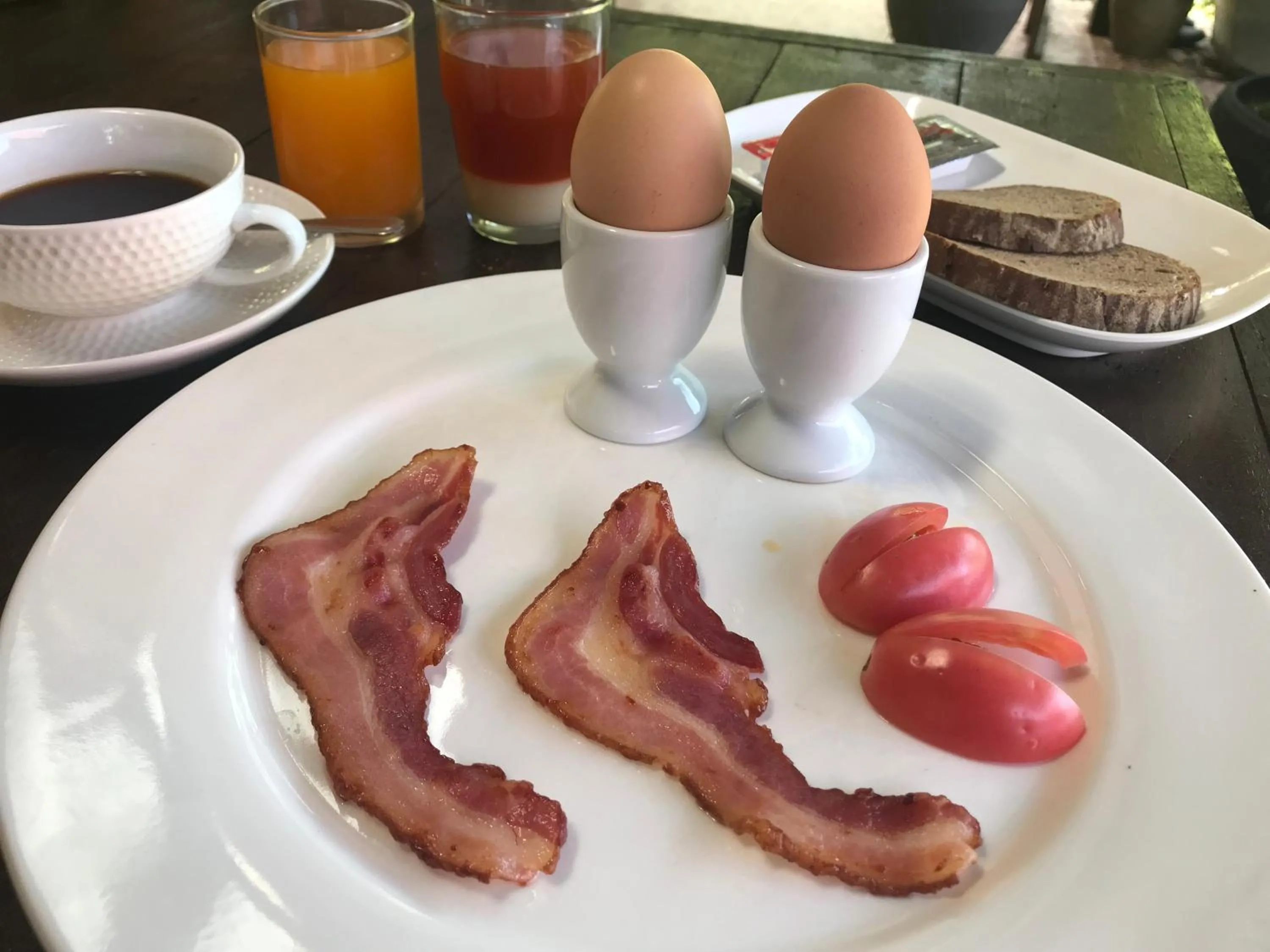Breakfast in Les Fleurs House