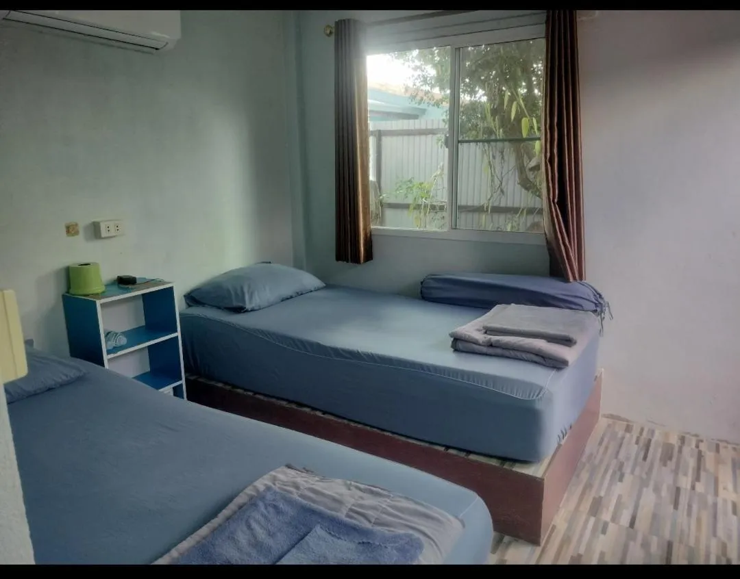 Bedroom, Bed in Canaan