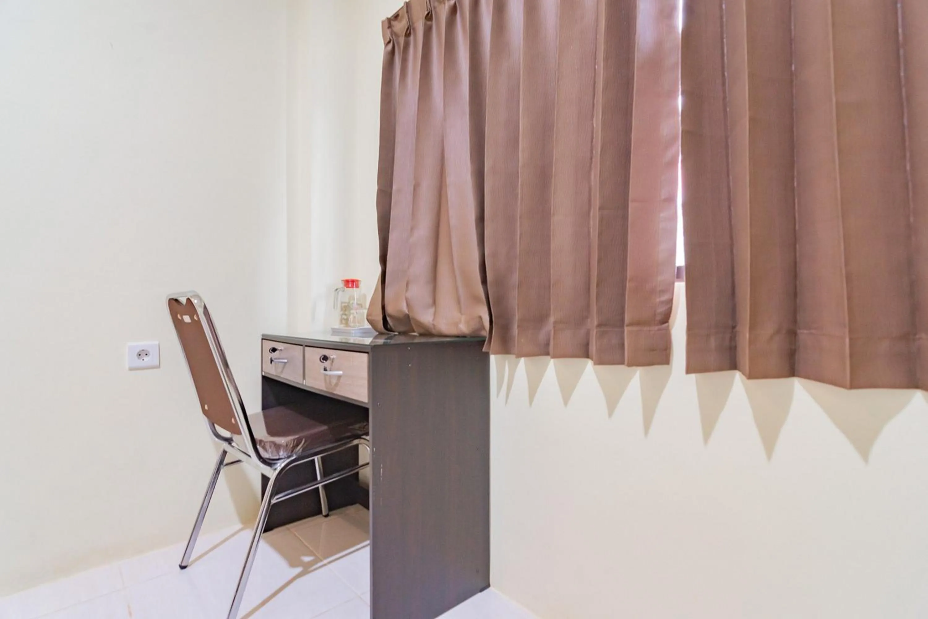 hair dresser in RedDoorz near Arka Sepinggan Airport Balikpapan