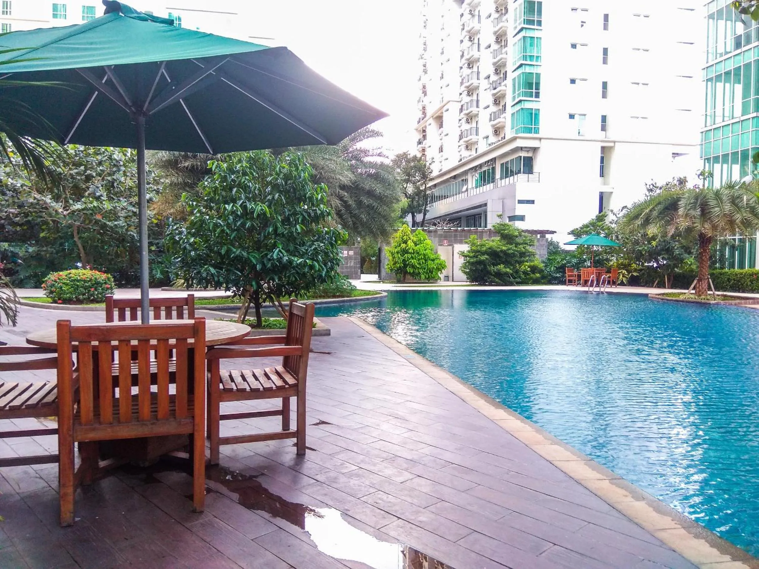 Fully Furnished Apartment with Comfortable Design 1BR Woodland Park Residence By Travelio