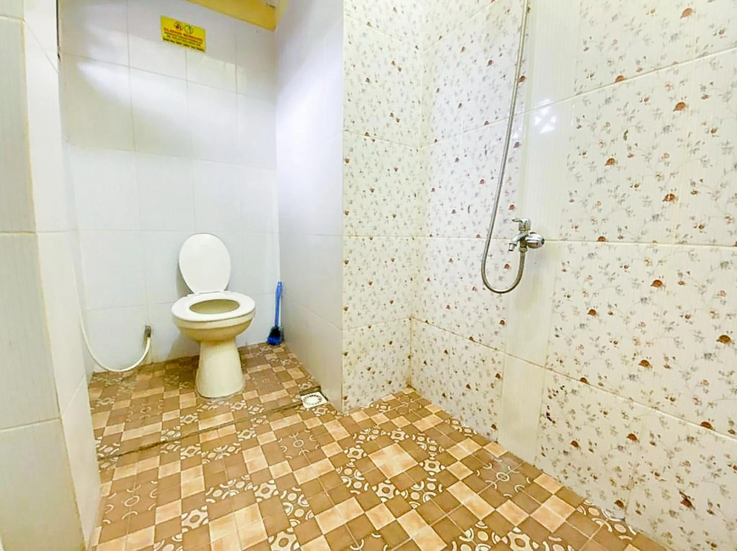 Bathroom in Damigalova Guest House Mitra RedDoorz