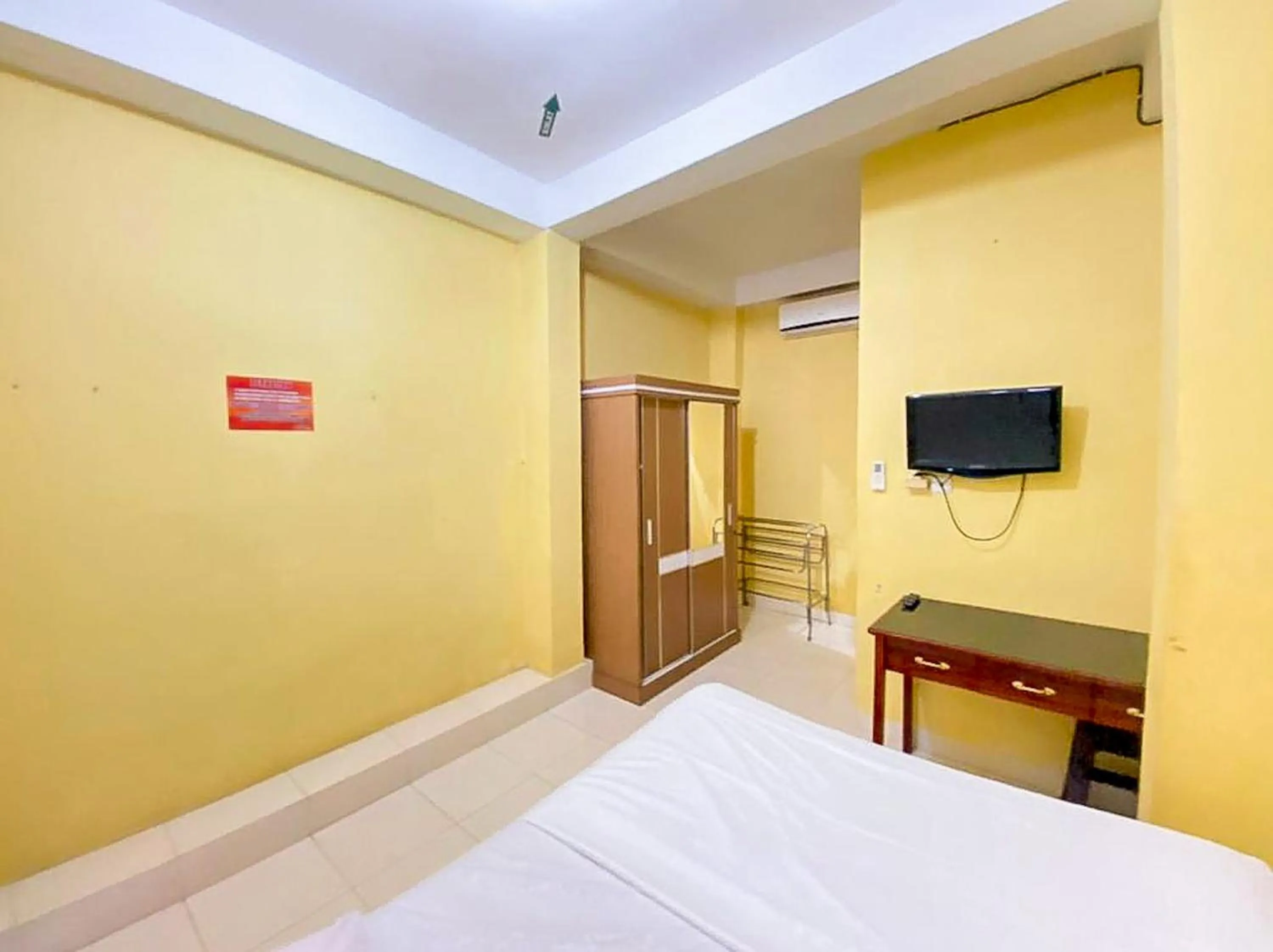 Bed in Damigalova Guest House Mitra RedDoorz