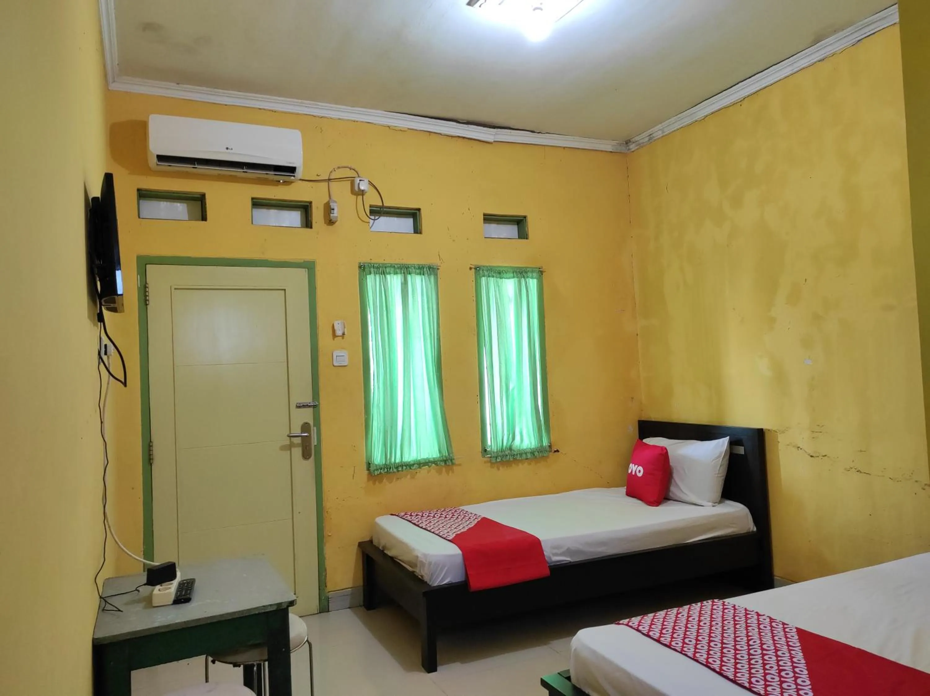 Bedroom, Bed in OYO 90333 Wisma Tenang Jaya Syariah