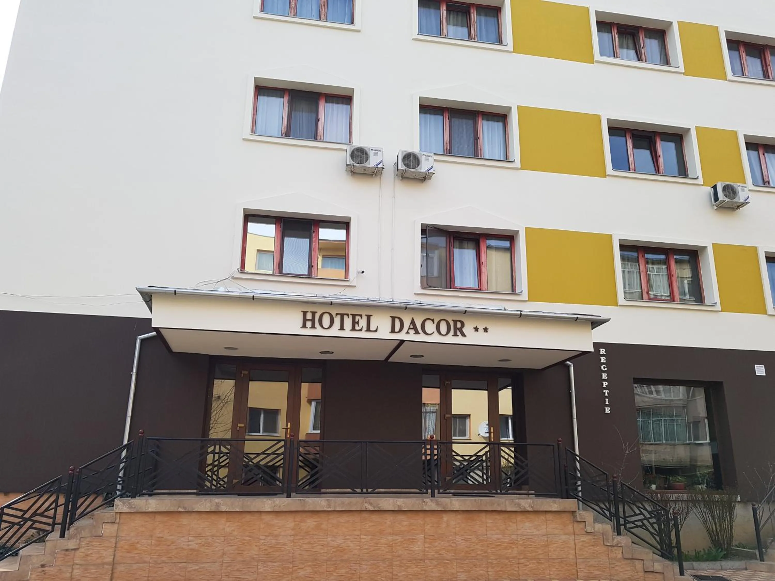 Facade/entrance in Hotel Dacor