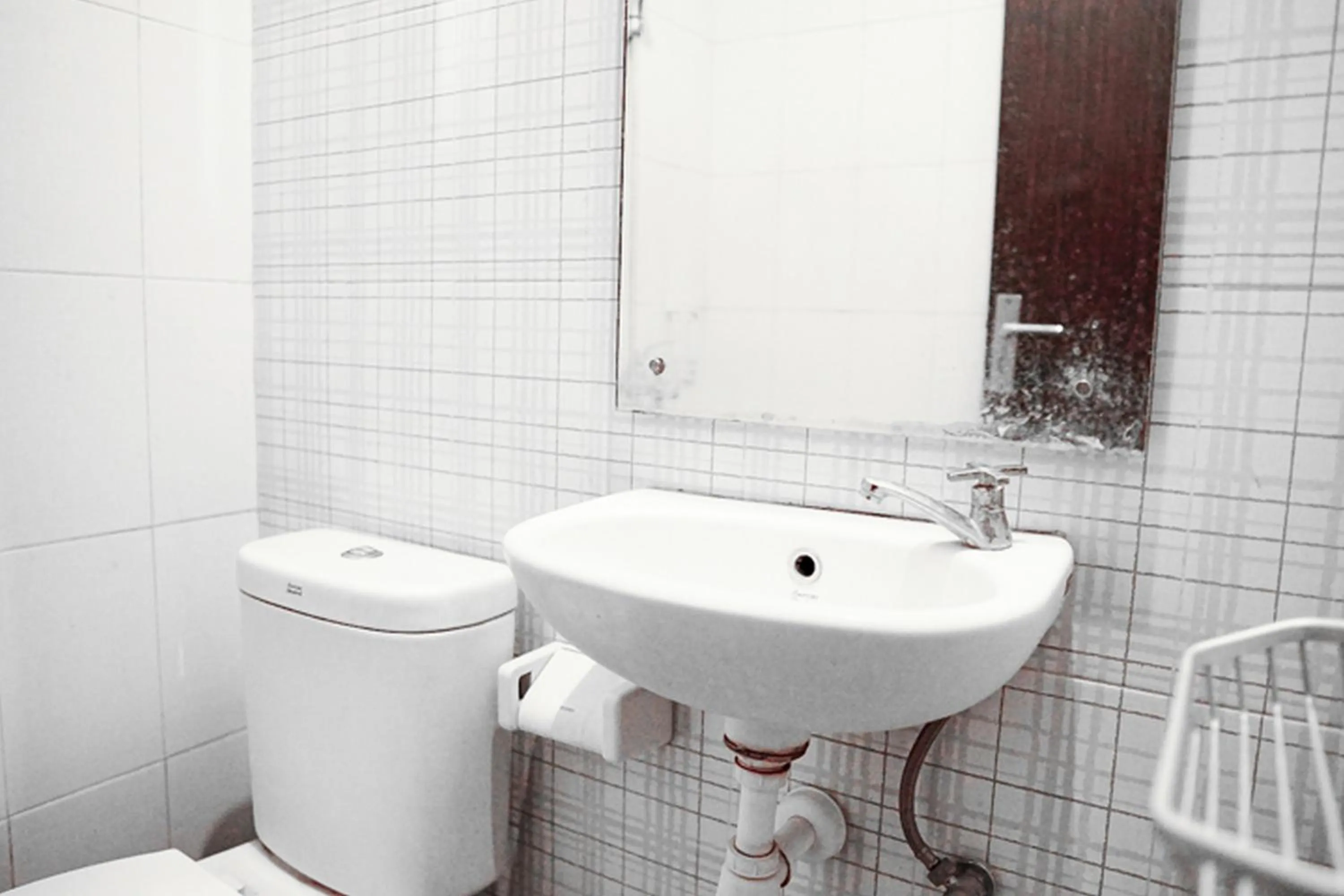 Bathroom in Audah Syariah Residence Mitra RedDoorz