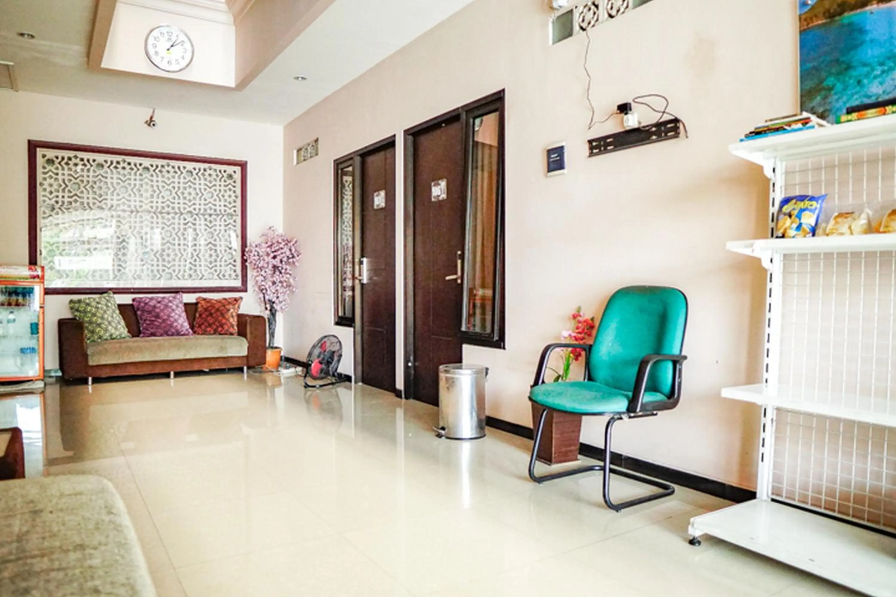 Lobby or reception in Audah Syariah Residence Mitra RedDoorz