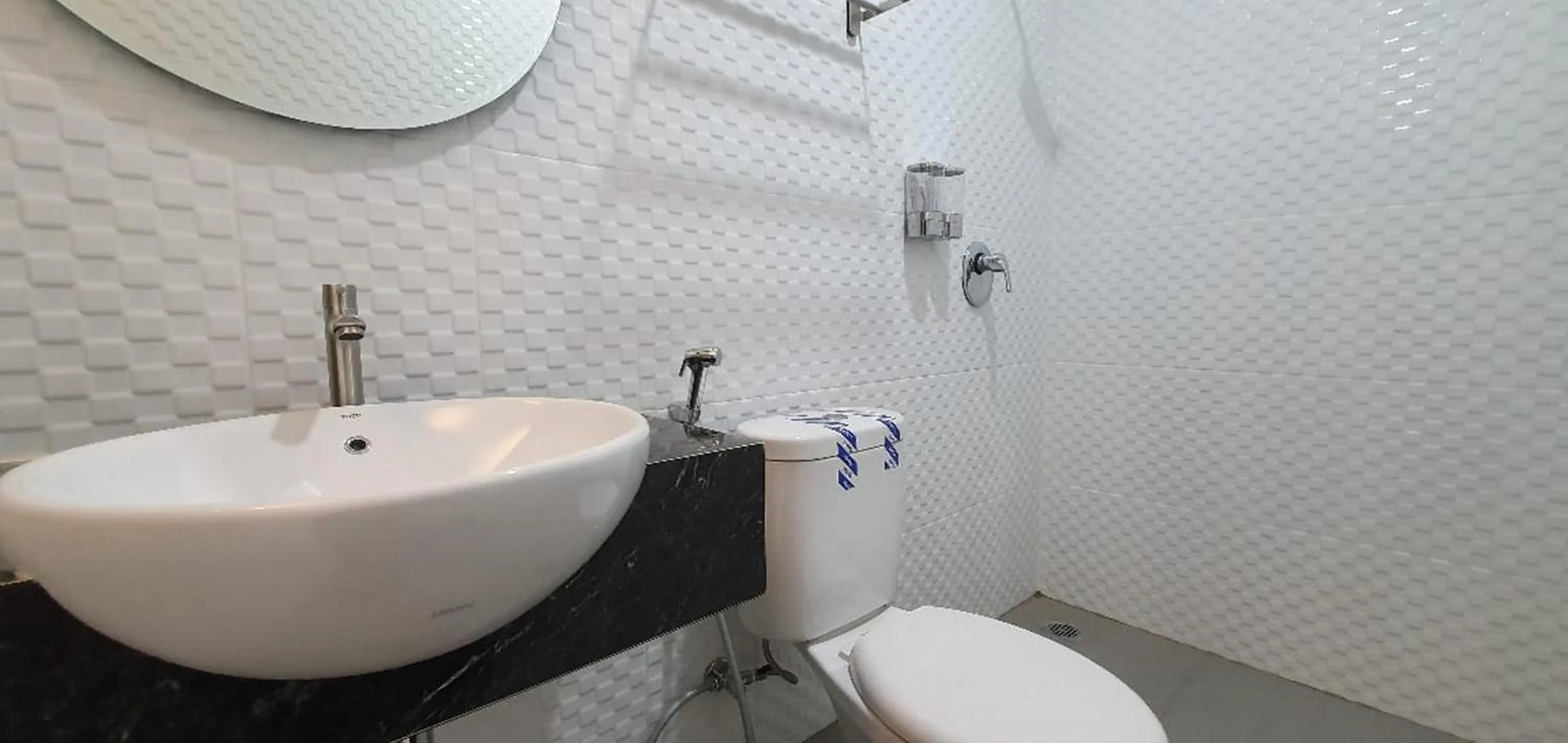 Bathroom in RedDoorz Plus near Siloam Hospital Balikpapan