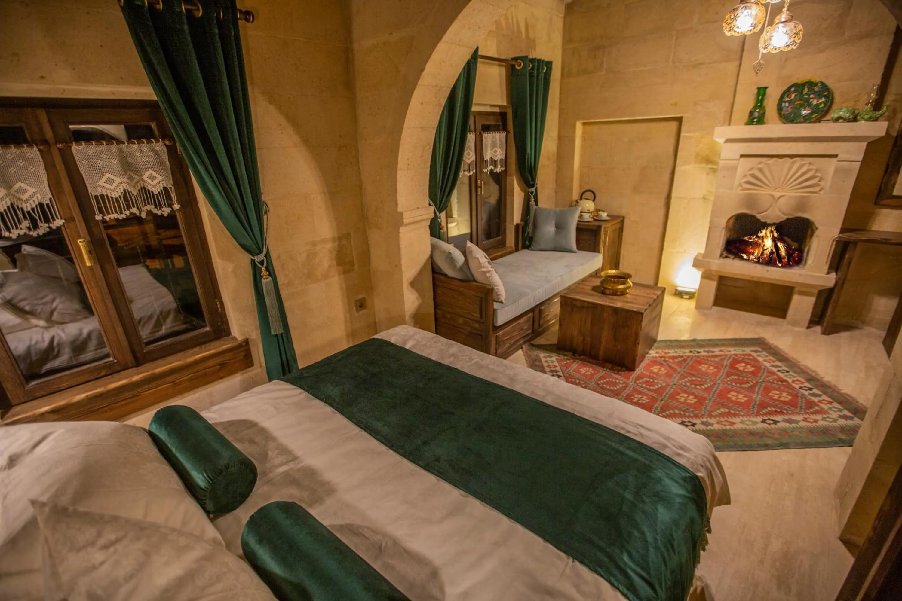 Photo of the whole room, Bed in Mak's Cave House