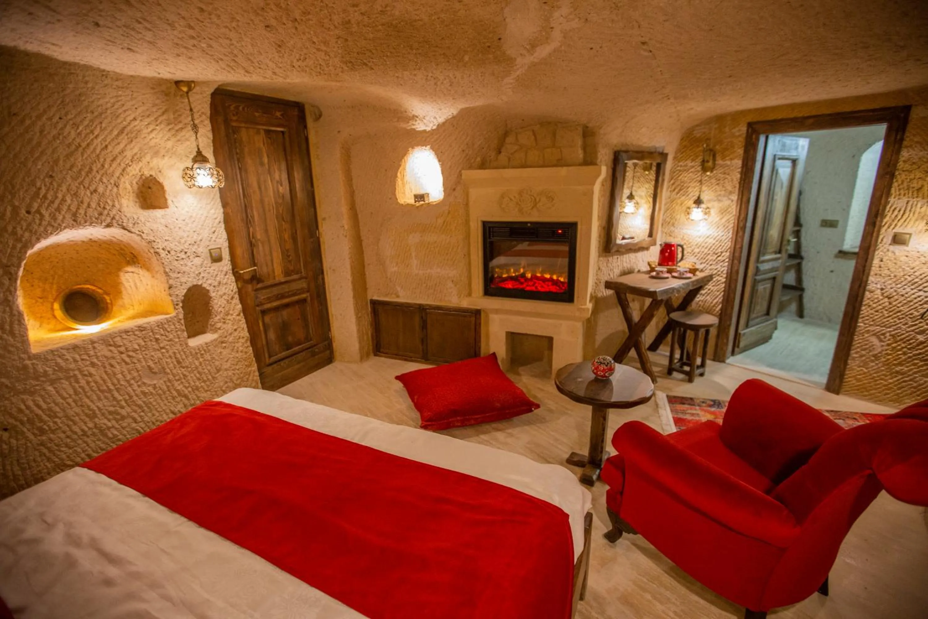 Seating area, Bed in Mak's Cave House