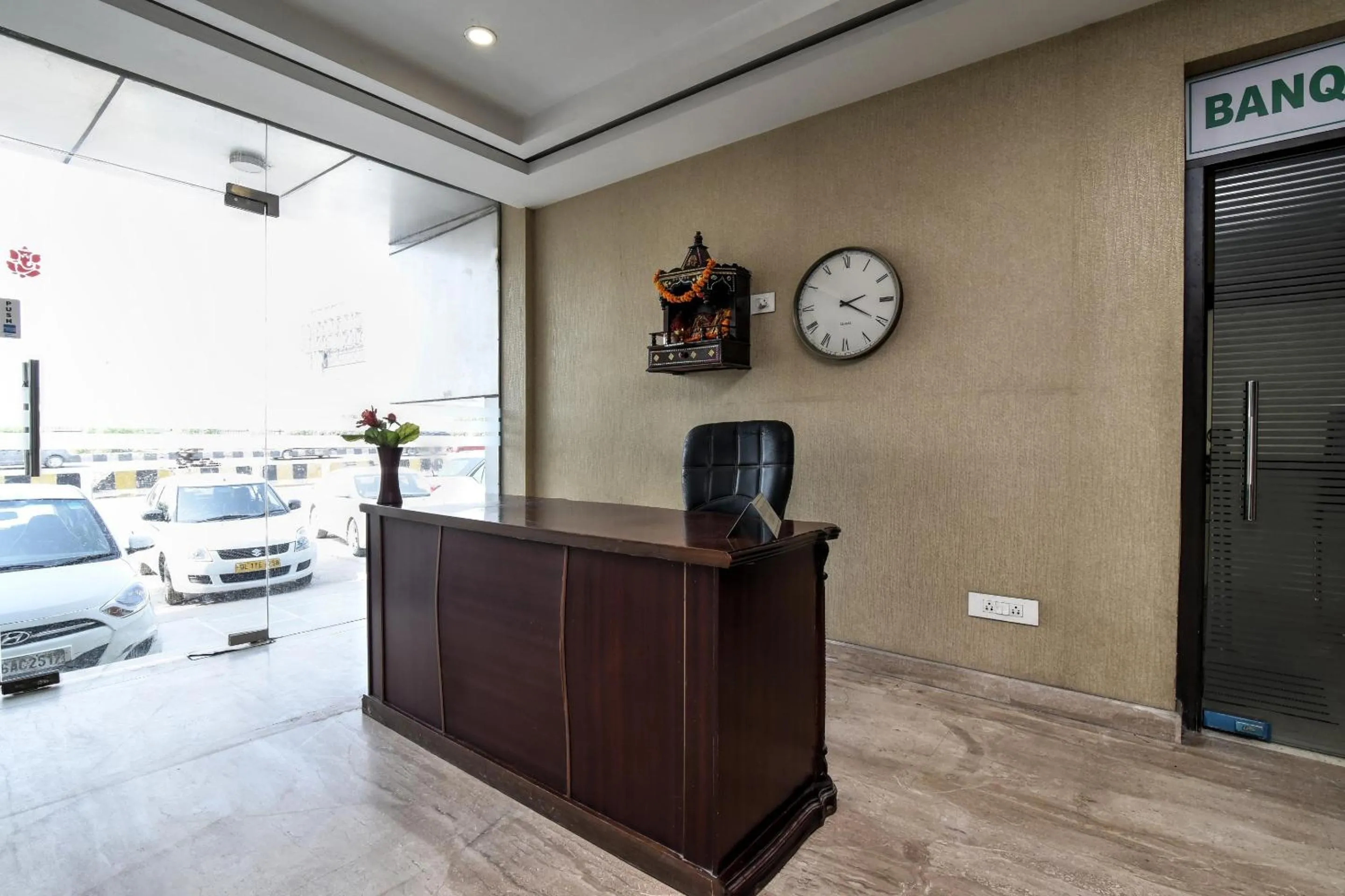 Lobby or reception in Capital O Corporate Inn