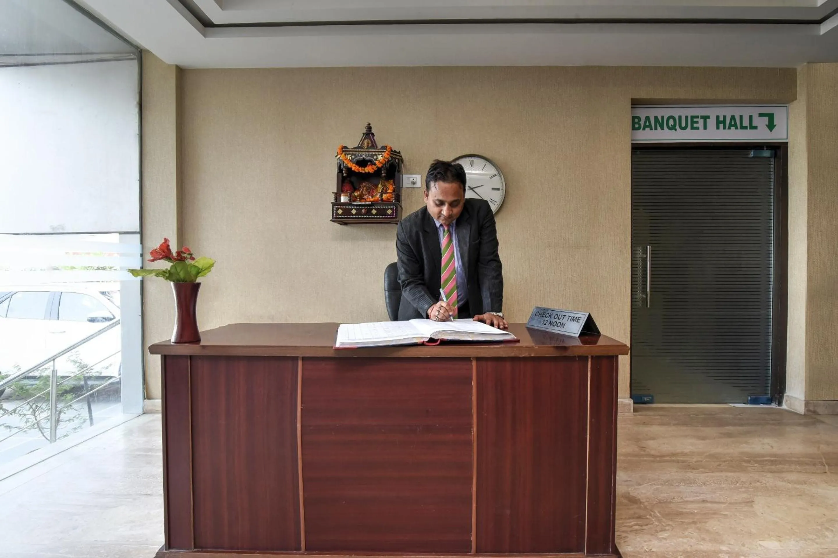 Lobby or reception in Capital O Corporate Inn