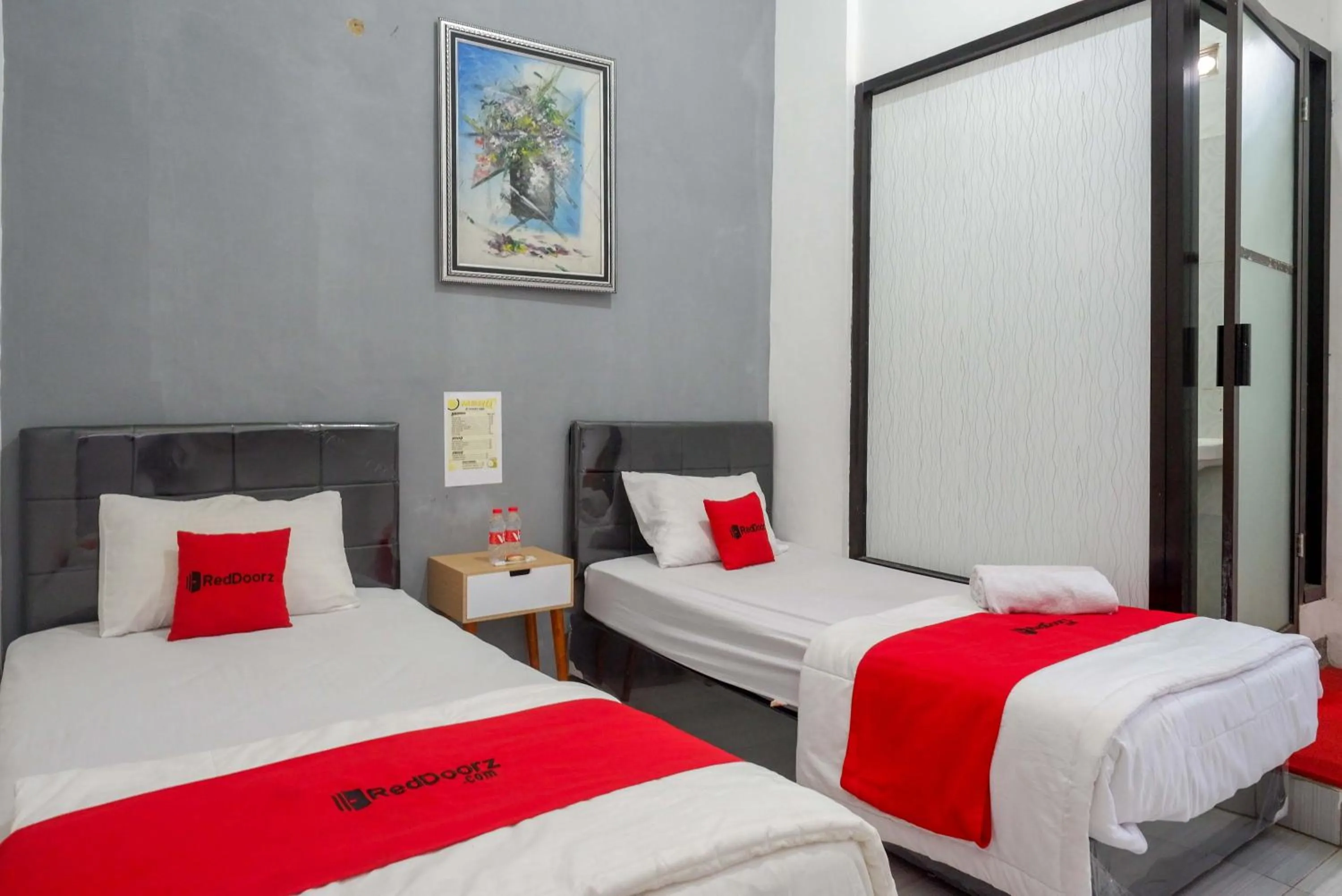 Bedroom, Bed in RedDoorz Syariah near Alun Alun Kajen