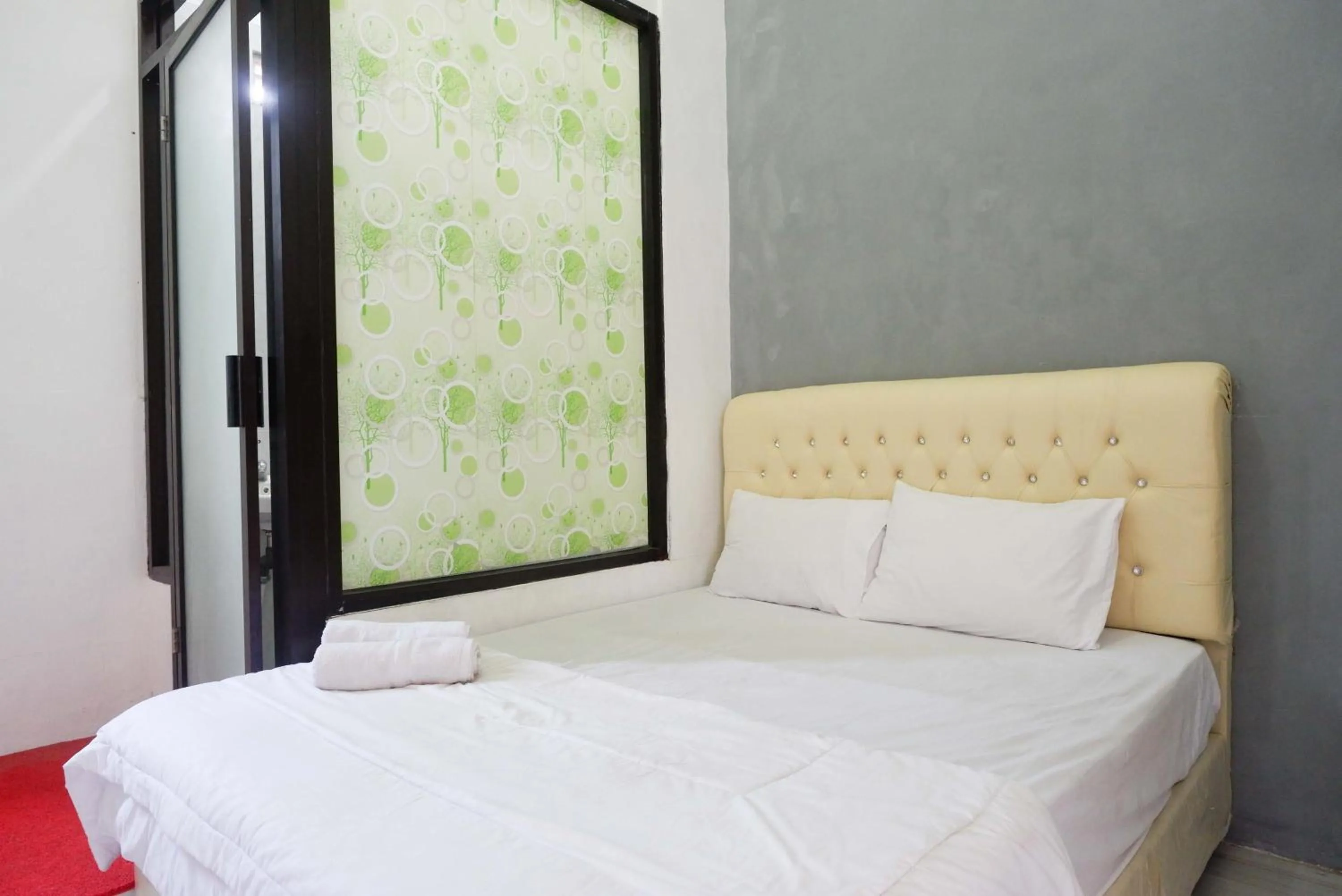 Bedroom, Bed in RedDoorz Syariah near Alun Alun Kajen