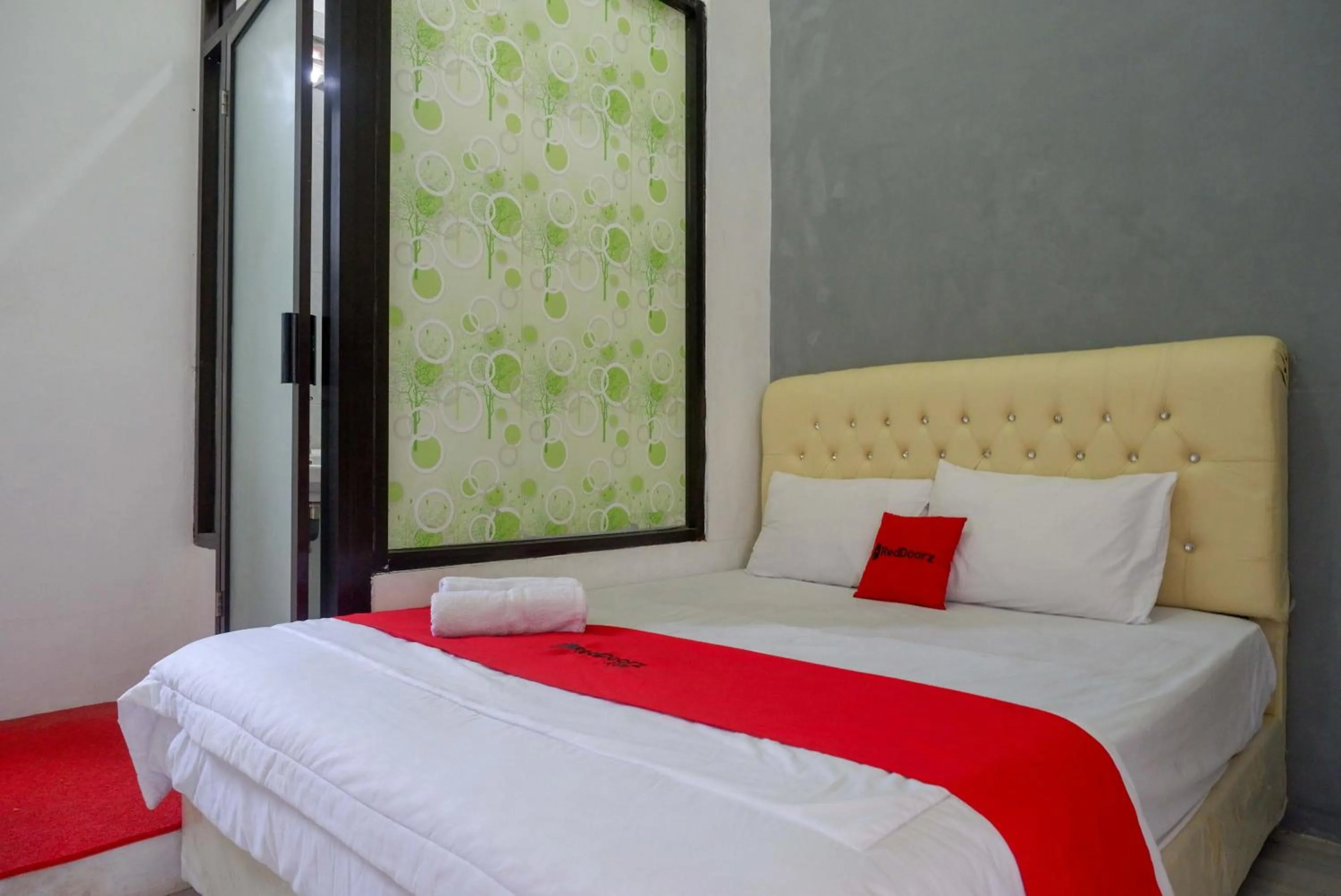 Bedroom, Bed in RedDoorz Syariah near Alun Alun Kajen