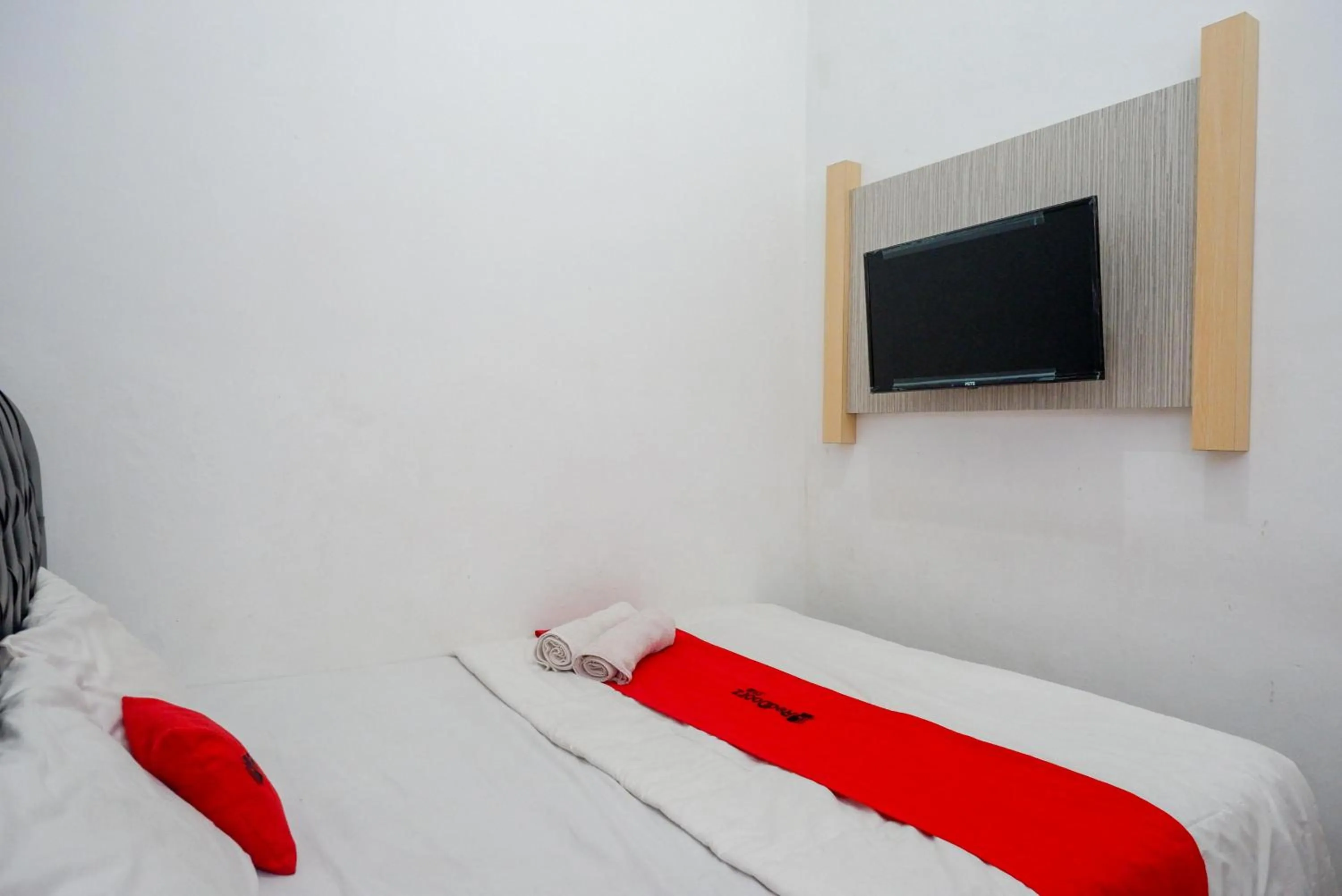 Bed in RedDoorz Syariah near Alun Alun Kajen