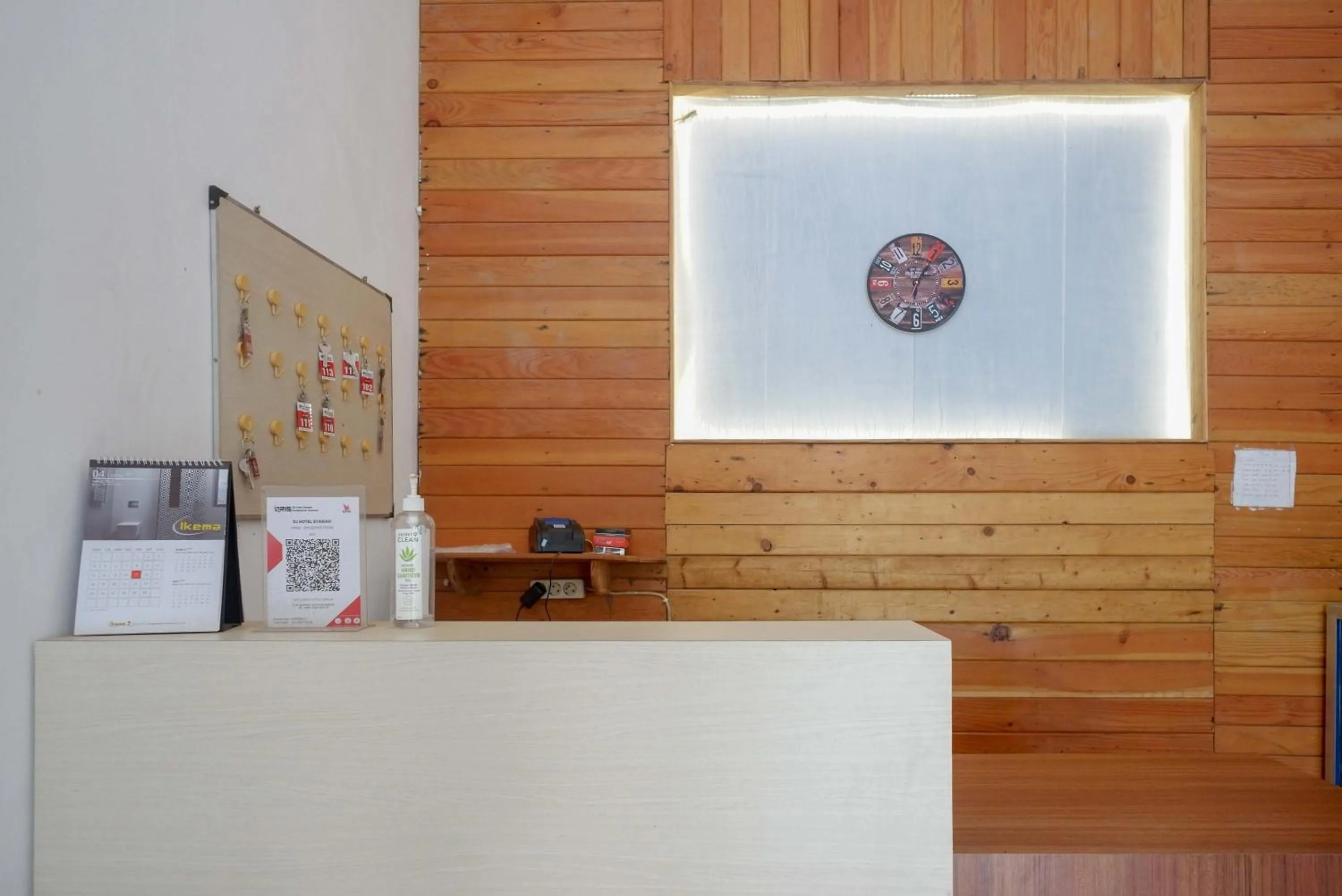 Lobby or reception in RedDoorz Syariah near Alun Alun Kajen