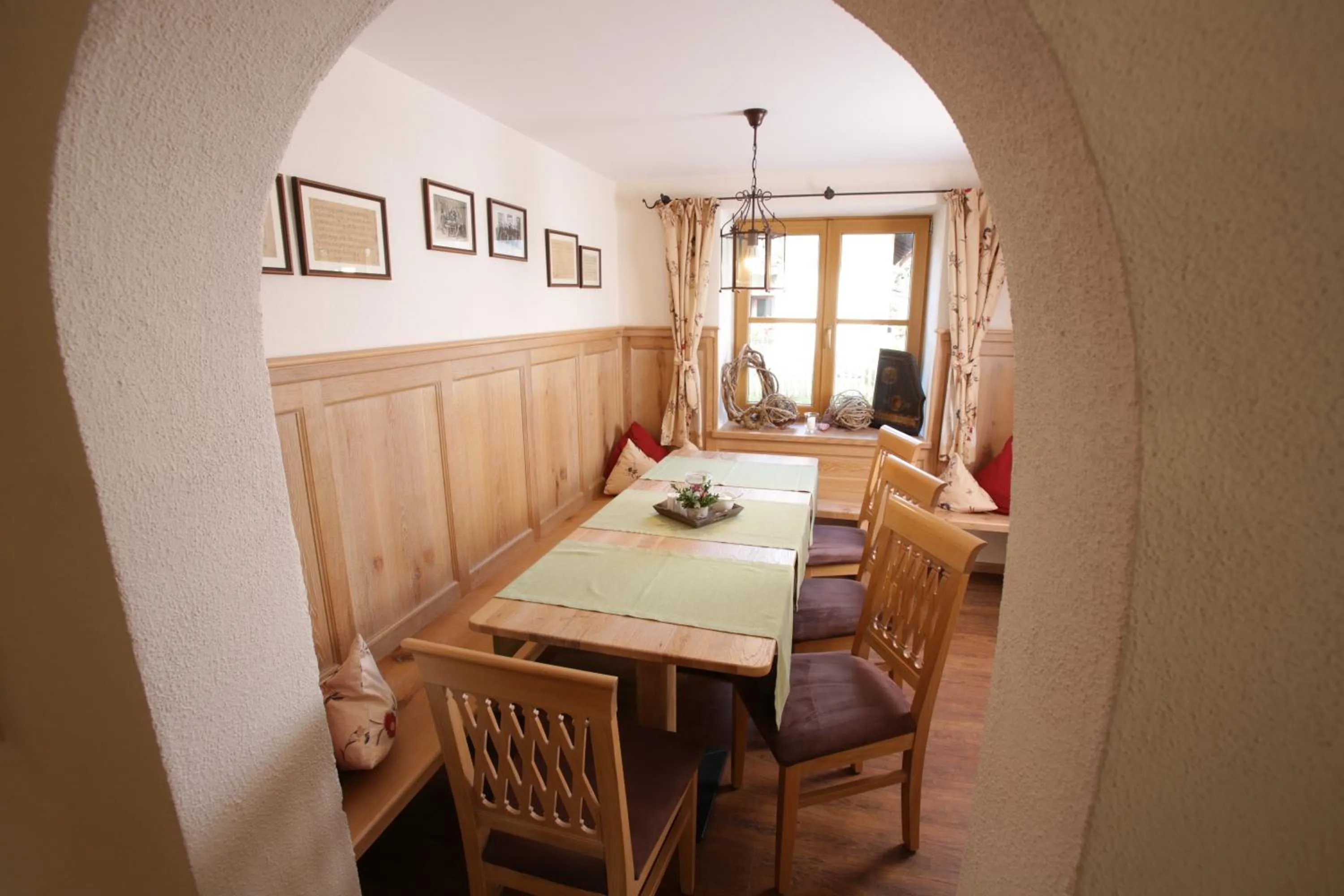 Restaurant/places to eat in Pension Schweizerhaus Garni
