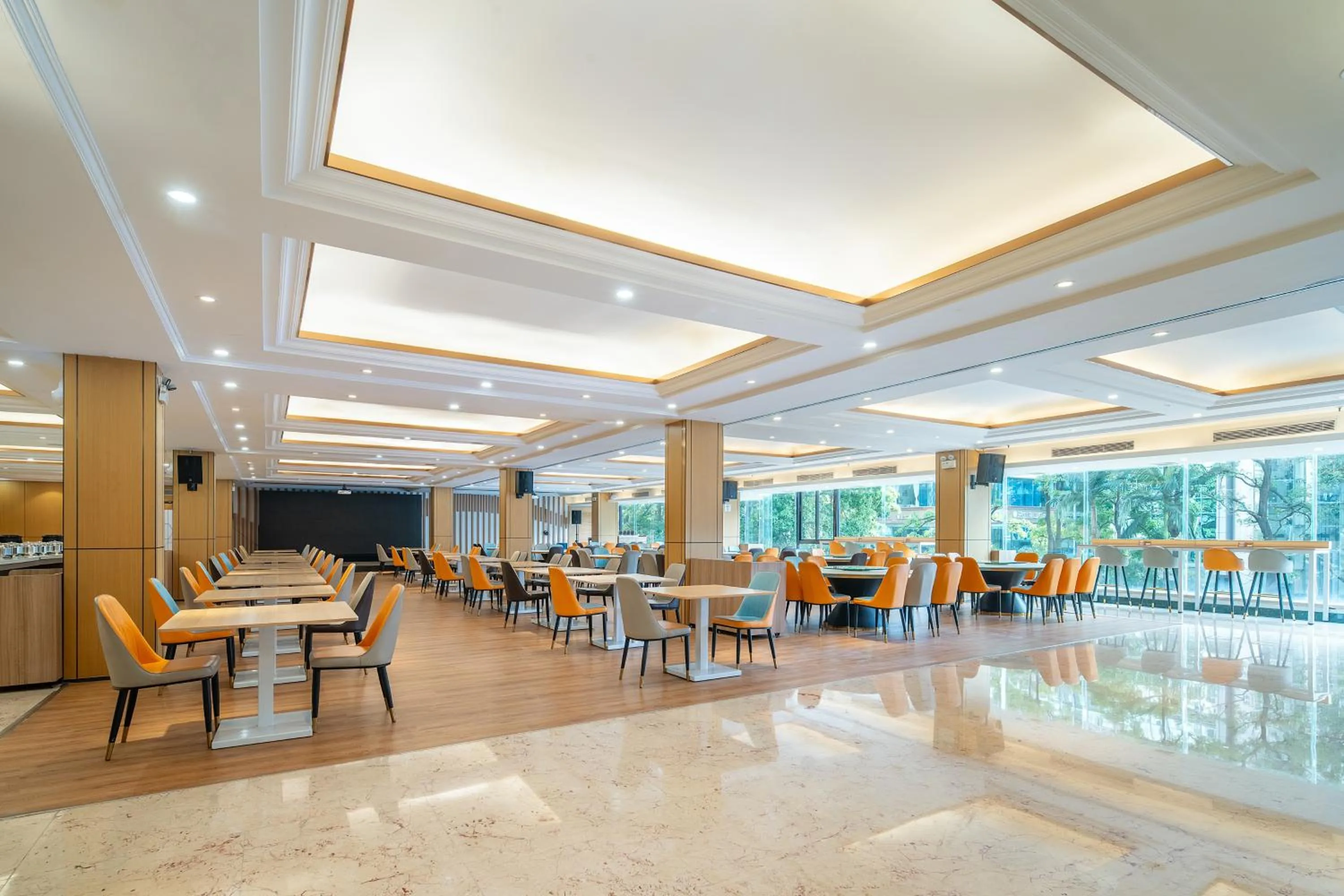 Restaurant/places to eat in Holiday Inn Express Xiamen LuShan