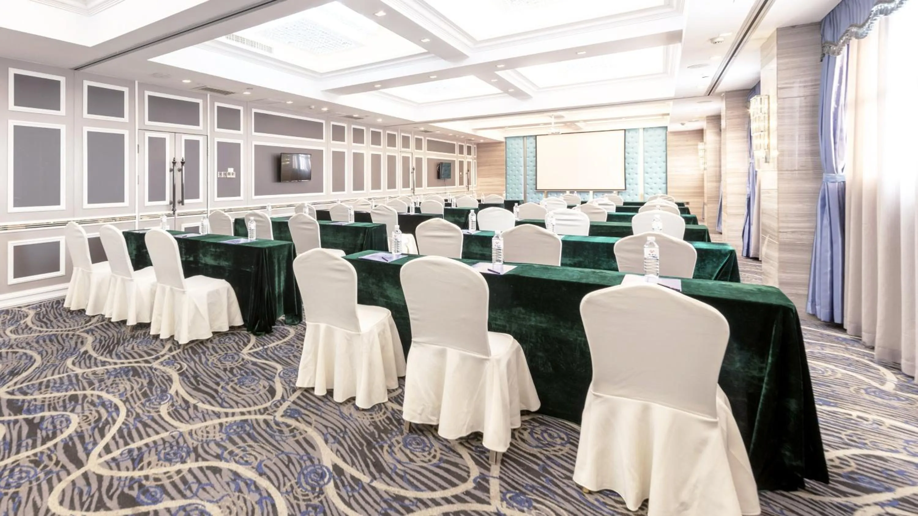 Meeting/conference room in Holiday Inn Express Xiamen LuShan