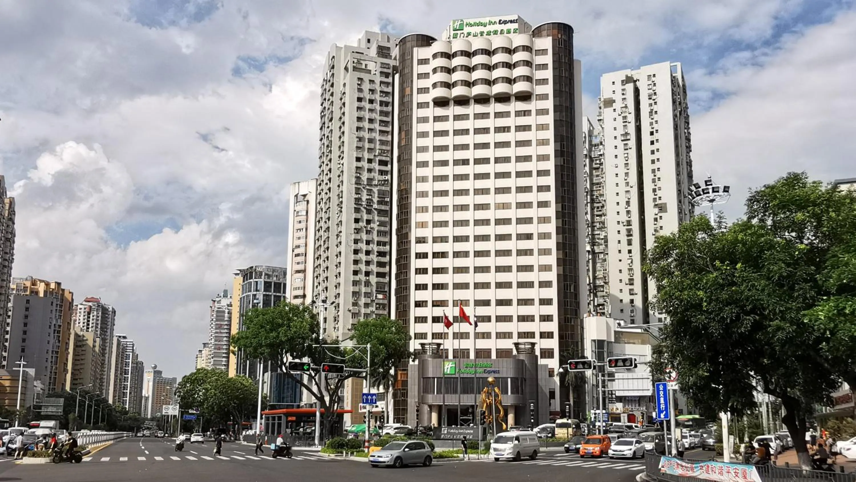 Property building in Holiday Inn Express Xiamen LuShan