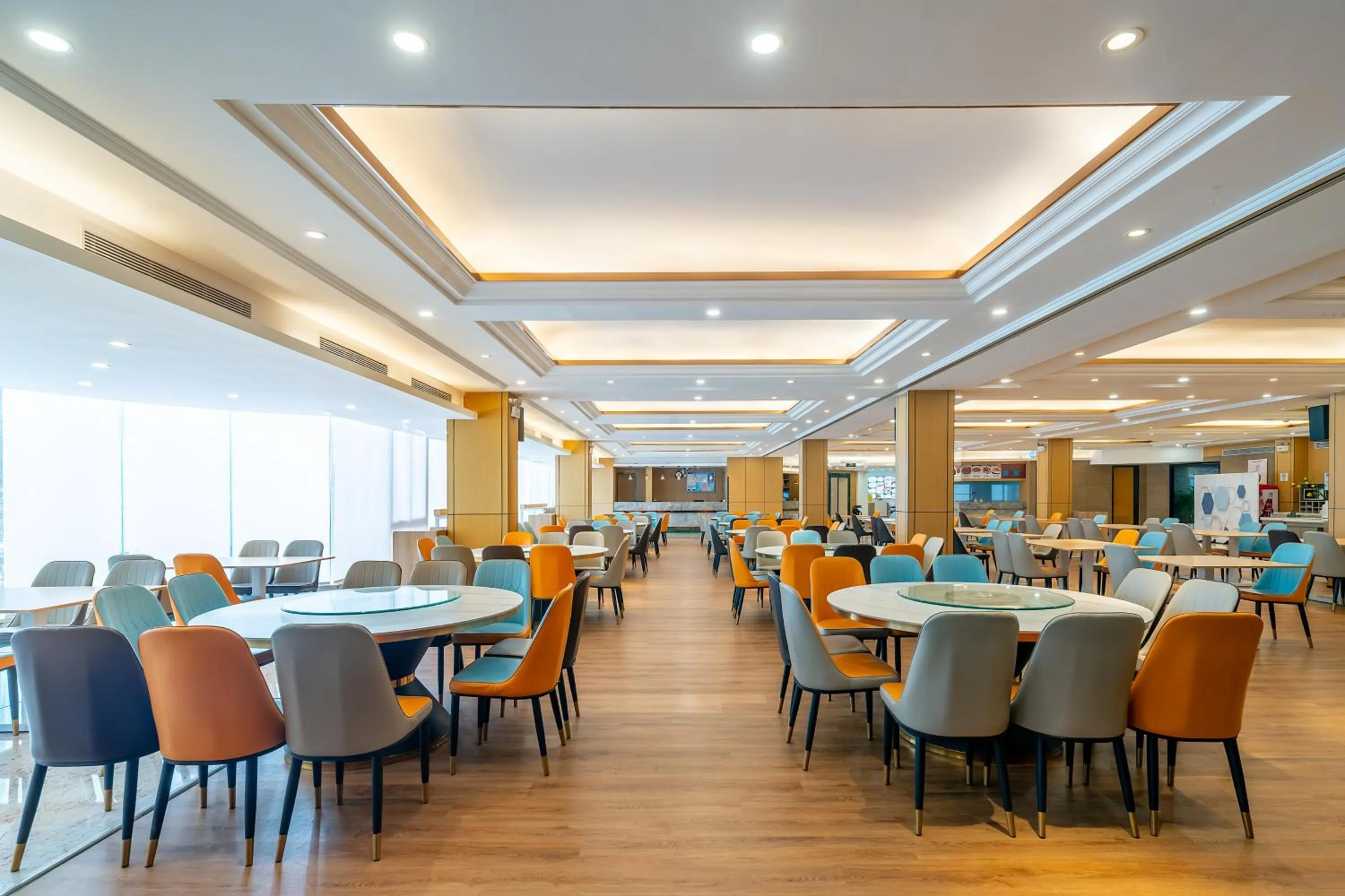 Restaurant/places to eat in Holiday Inn Express Xiamen LuShan