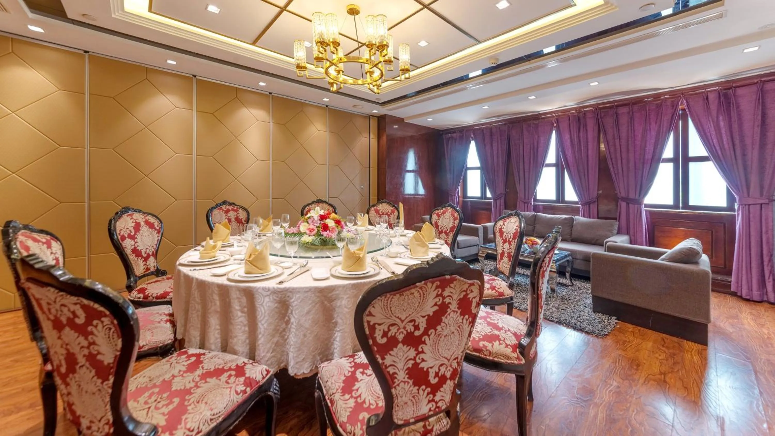 Restaurant/places to eat in Holiday Inn Express Xiamen LuShan