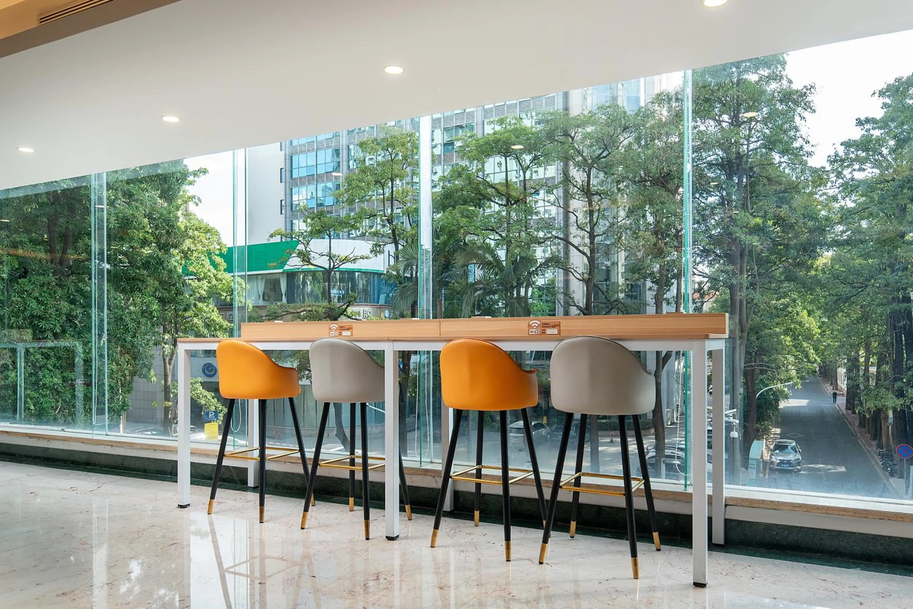 Restaurant/places to eat in Holiday Inn Express Xiamen LuShan