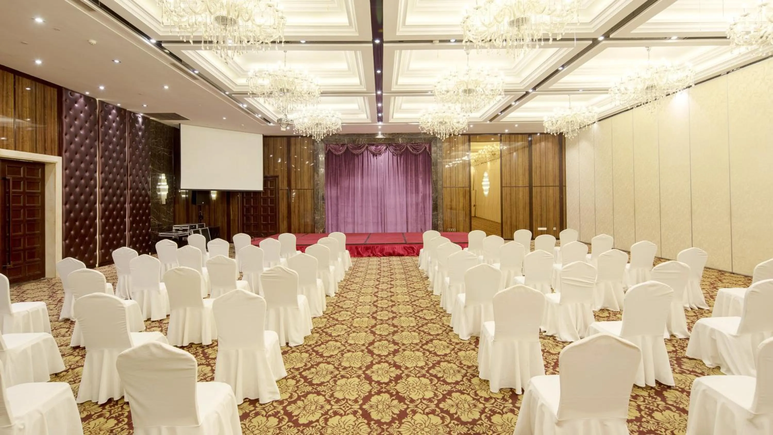 Meeting/conference room in Holiday Inn Express Xiamen LuShan