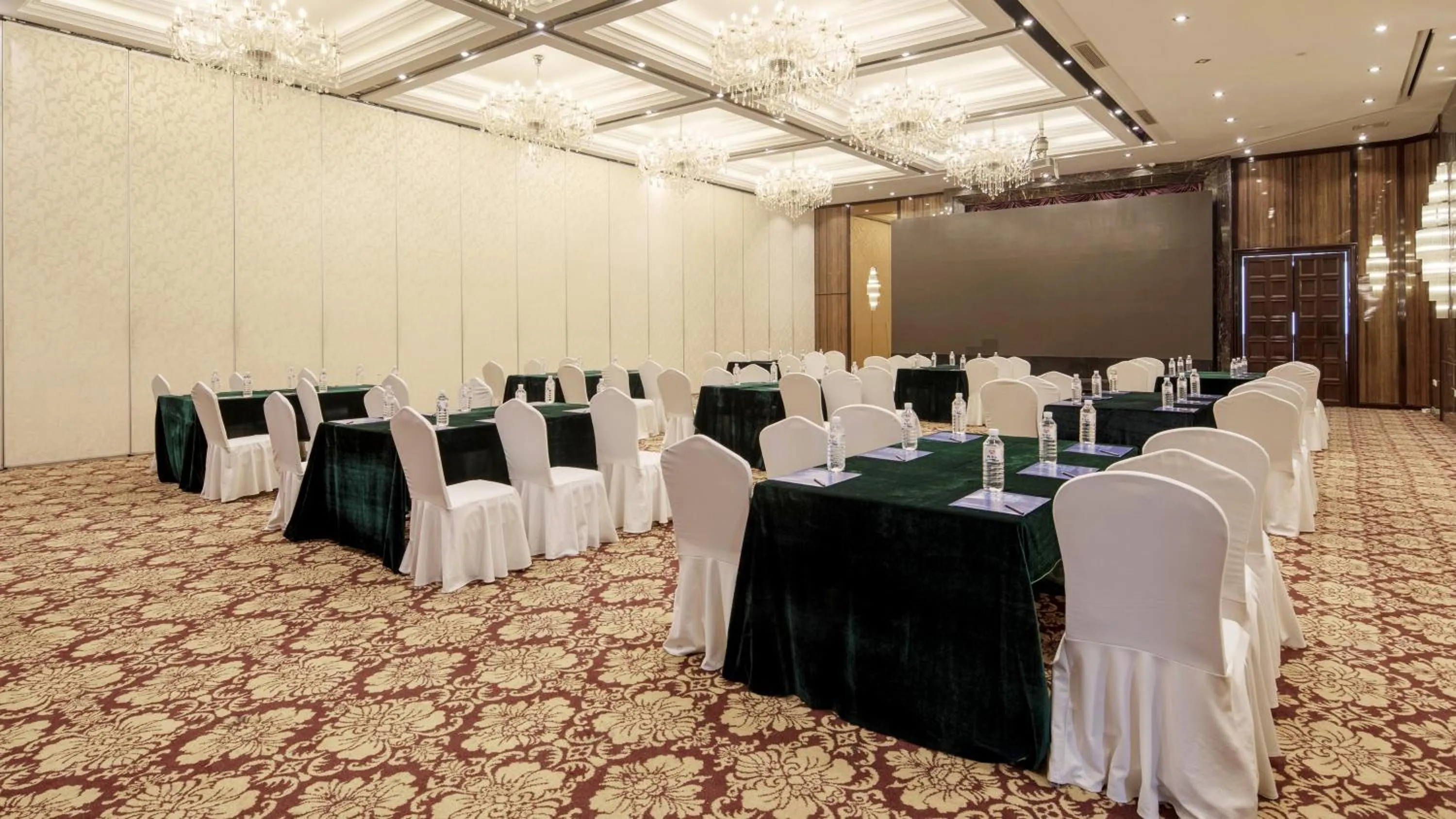 Meeting/conference room in Holiday Inn Express Xiamen LuShan