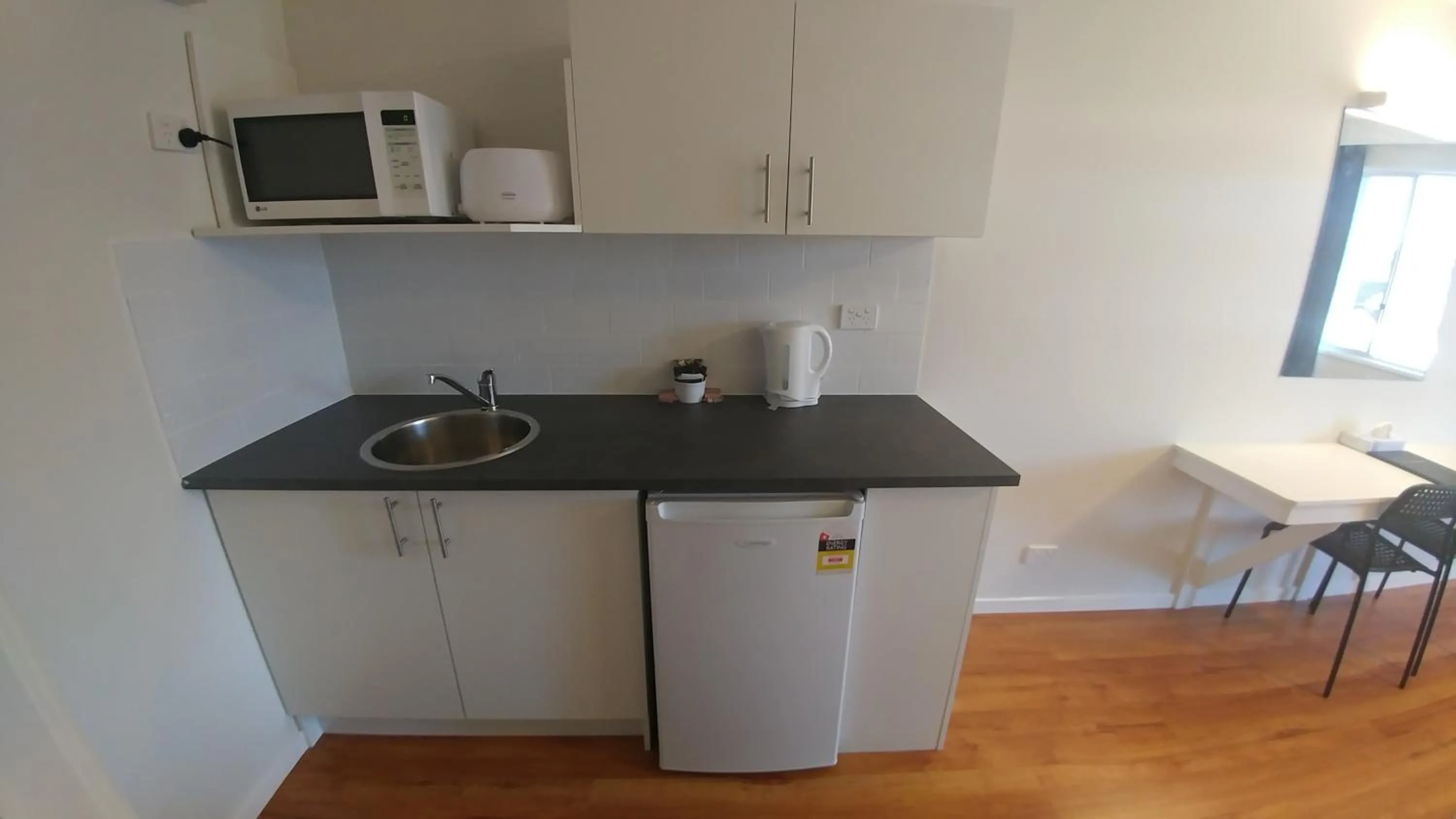 Coffee/tea facilities in Eden Motel