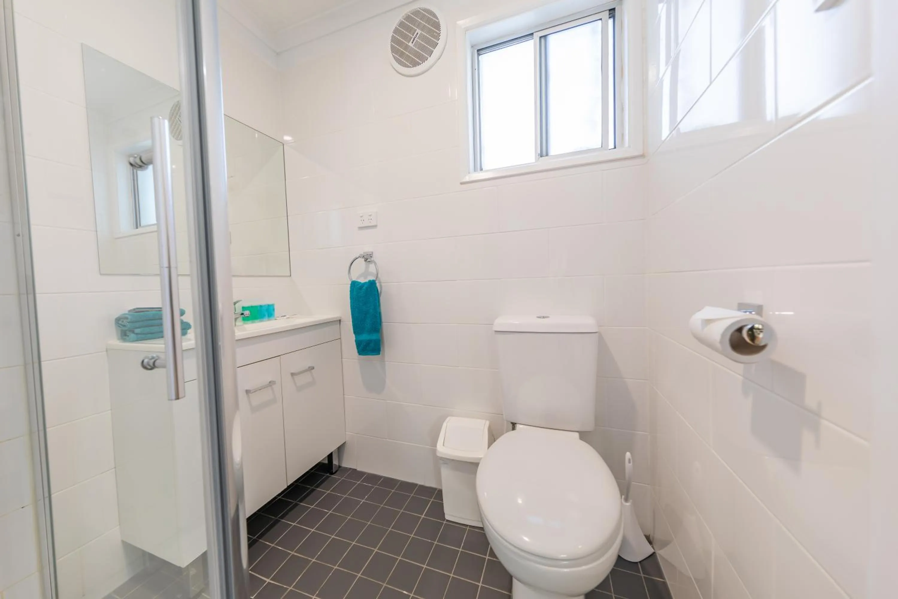 Toilet in Eden Motel