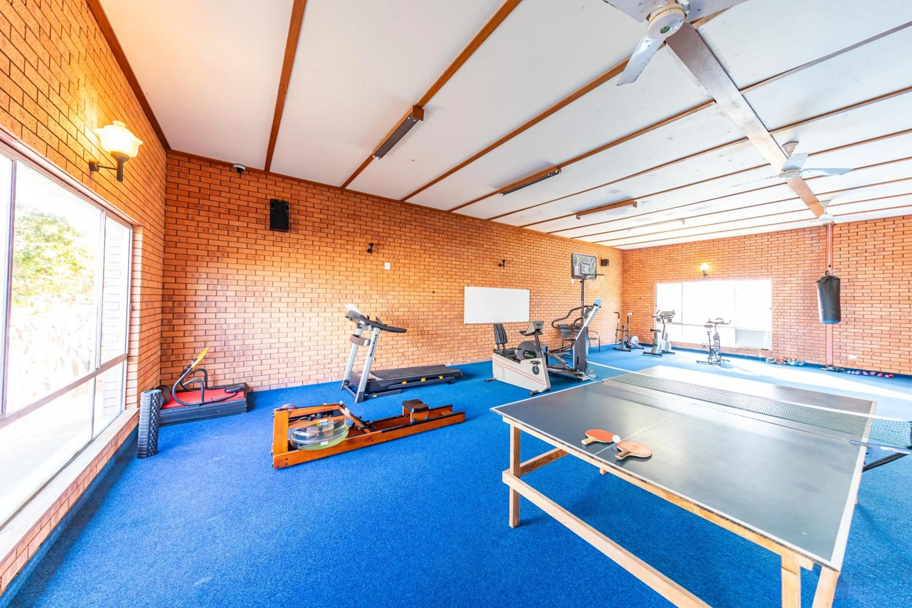 Table tennis in Eden Motel