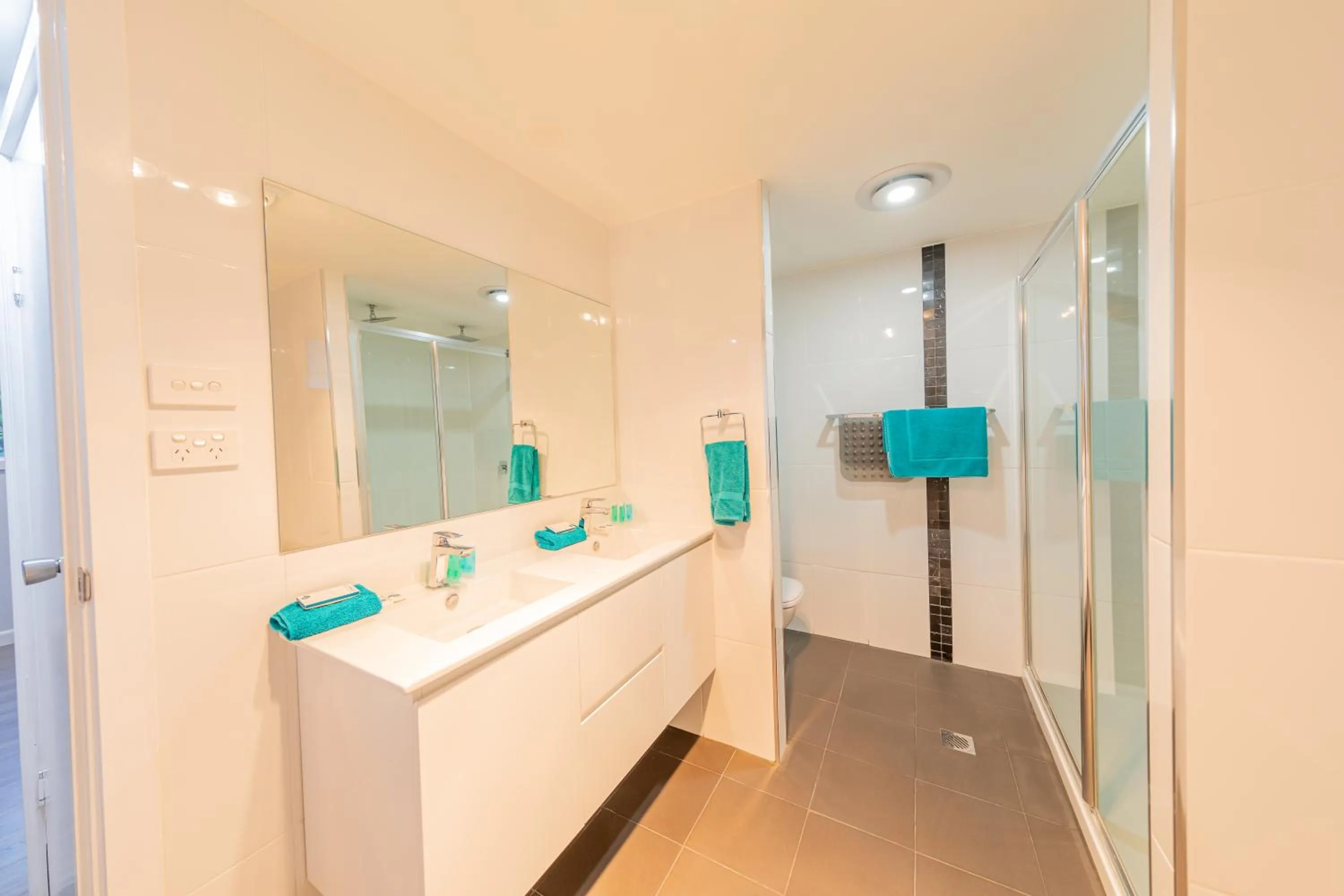 Bathroom in Eden Motel