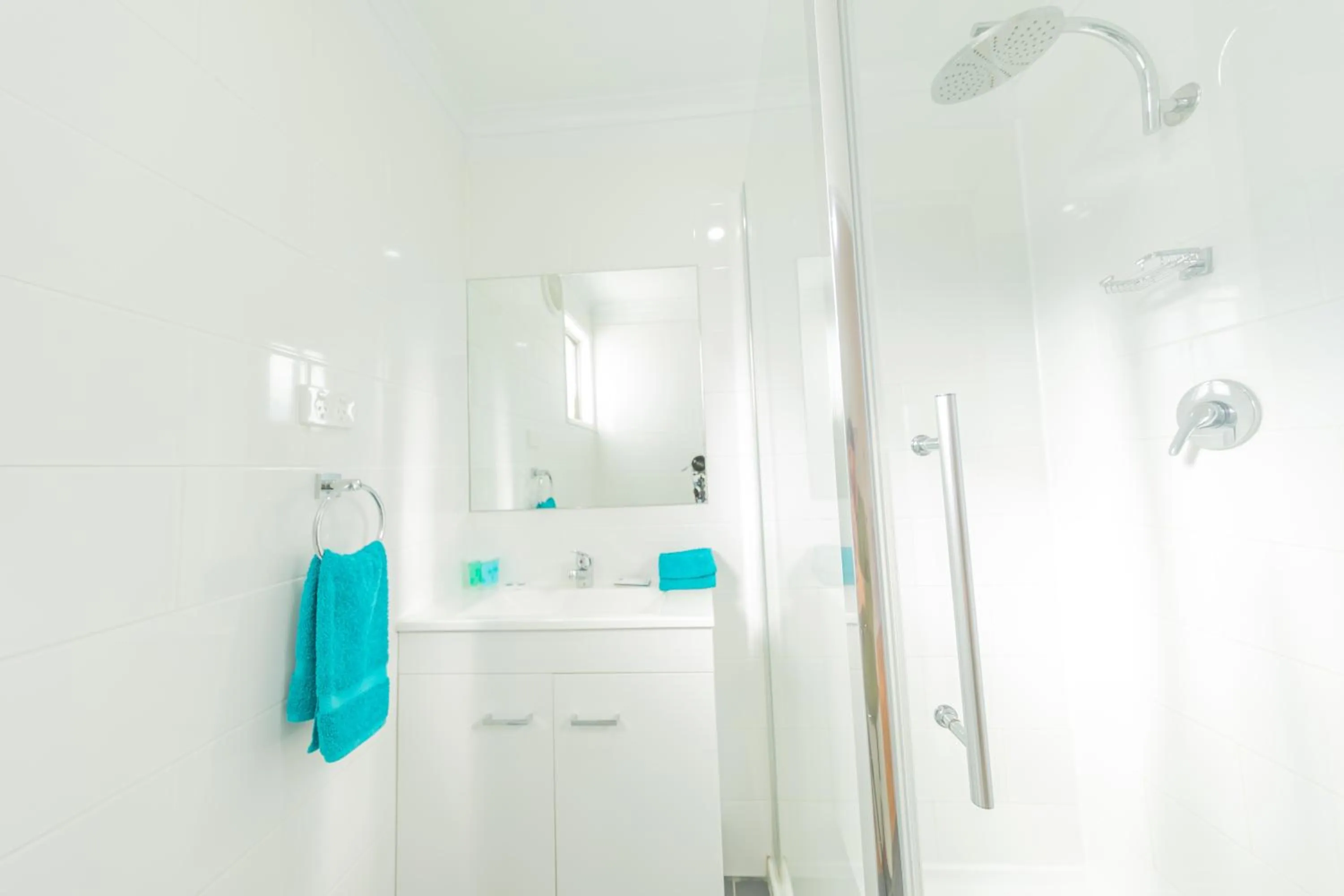 Shower in Eden Motel