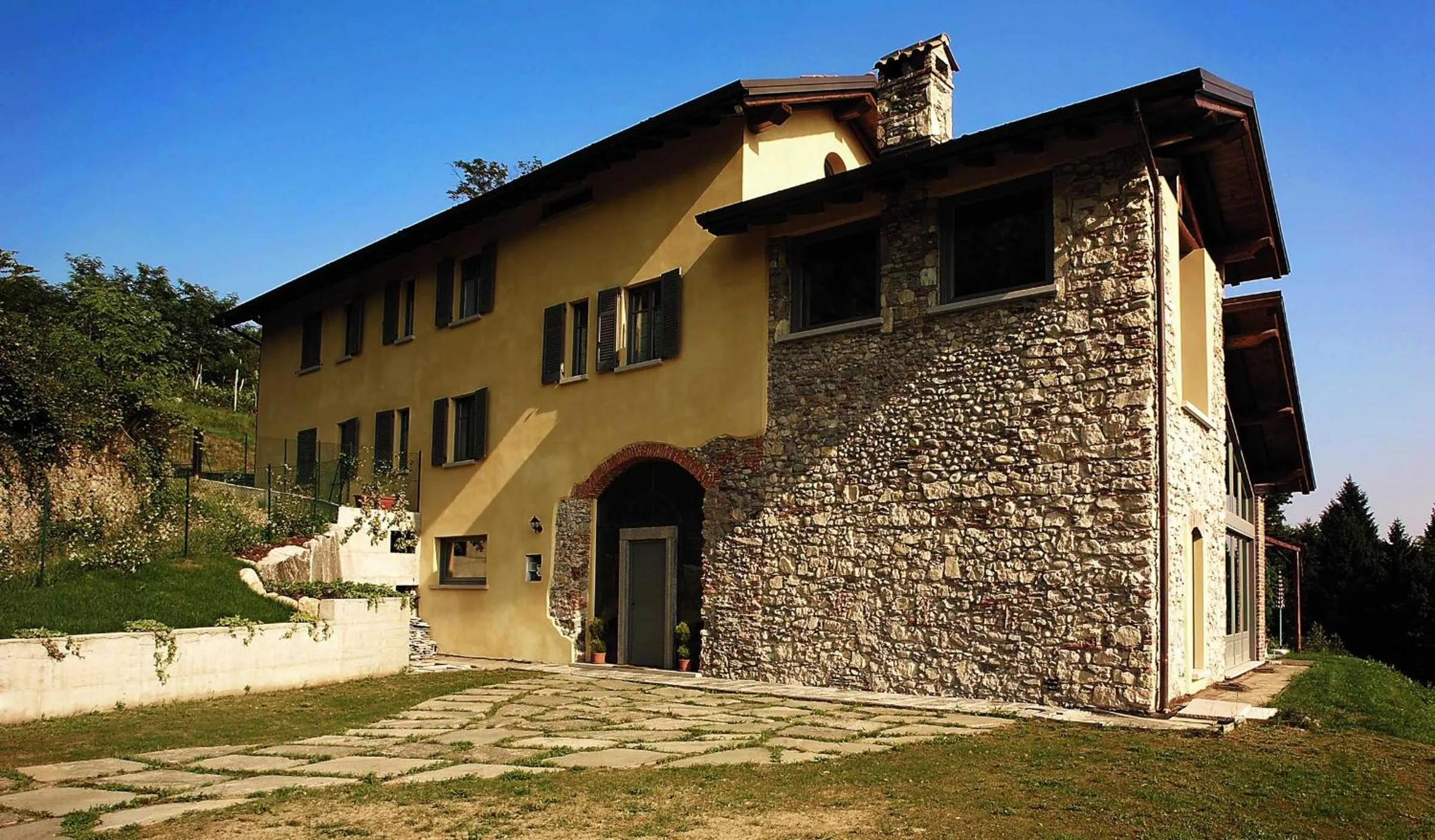 Property building in Cascina Canée