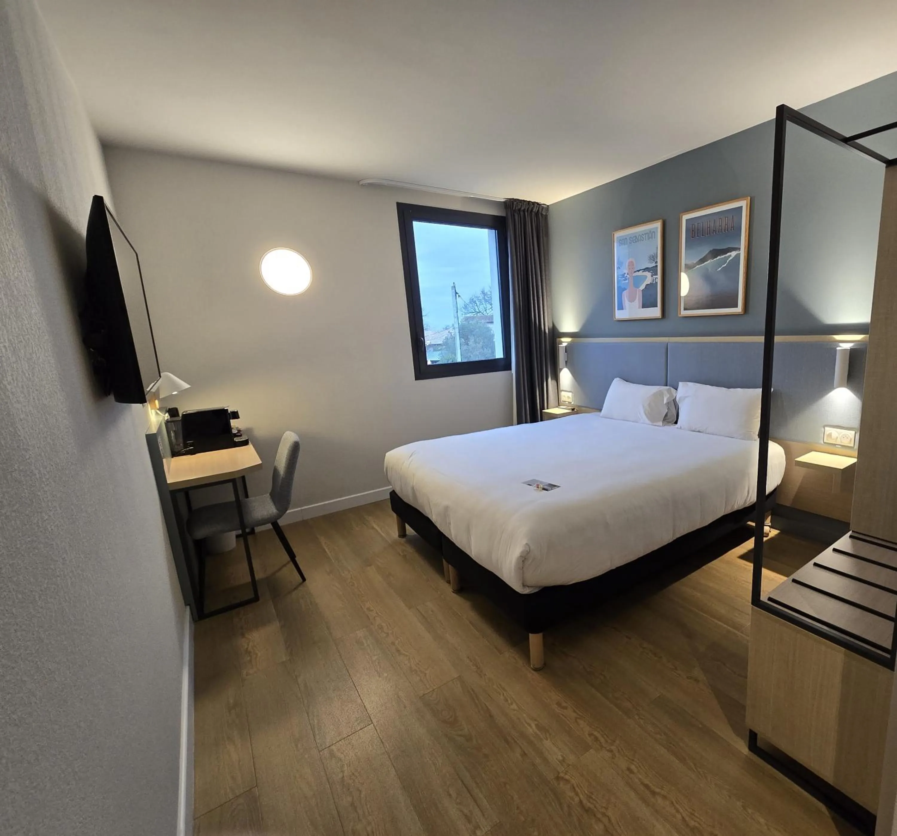 Bed in Kyriad Bordeaux Nord Sainte Eulalie