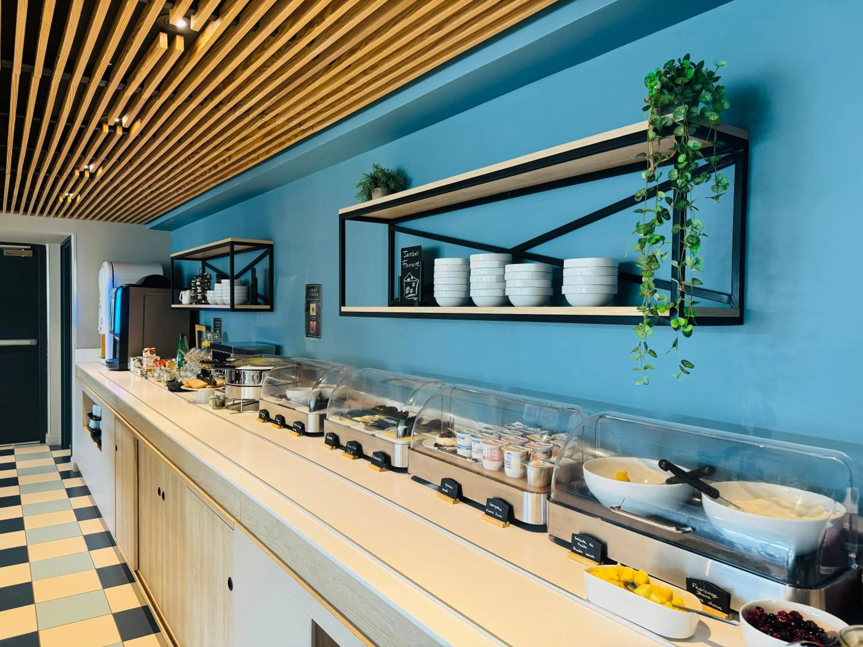 Breakfast in Kyriad Bordeaux Nord Sainte Eulalie