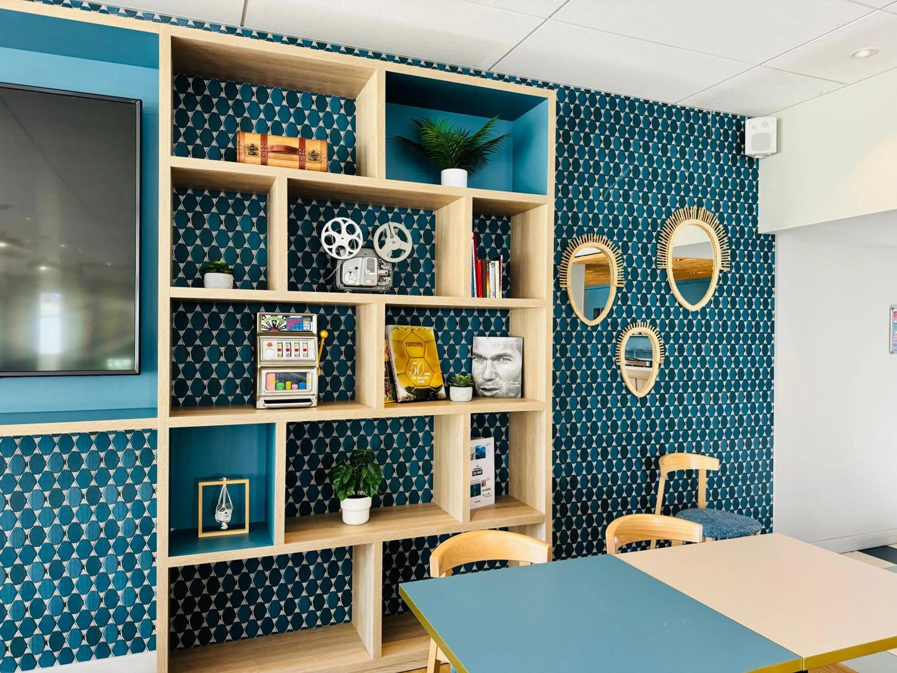 Lobby or reception in Kyriad Bordeaux Nord Sainte Eulalie