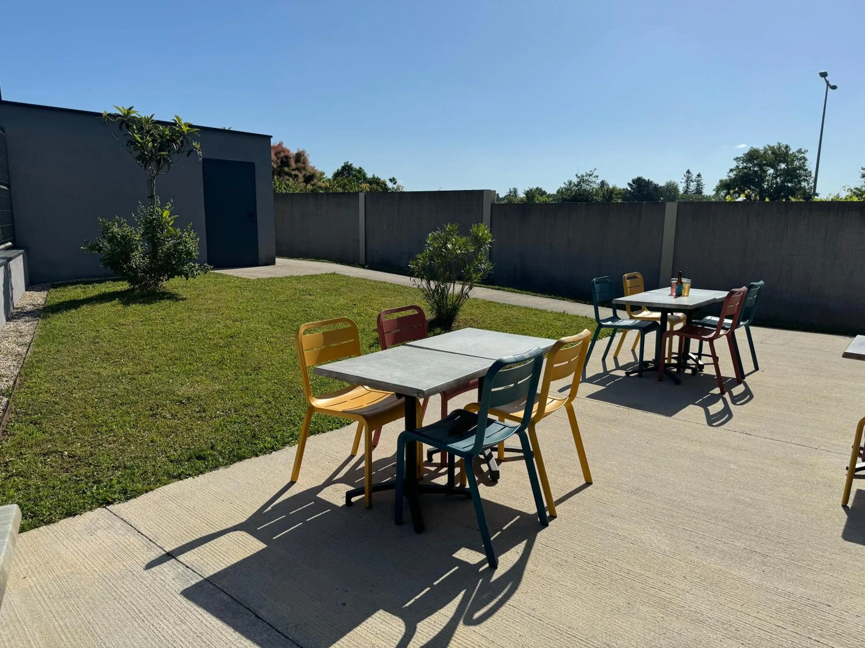 Patio in Kyriad Bordeaux Nord Sainte Eulalie