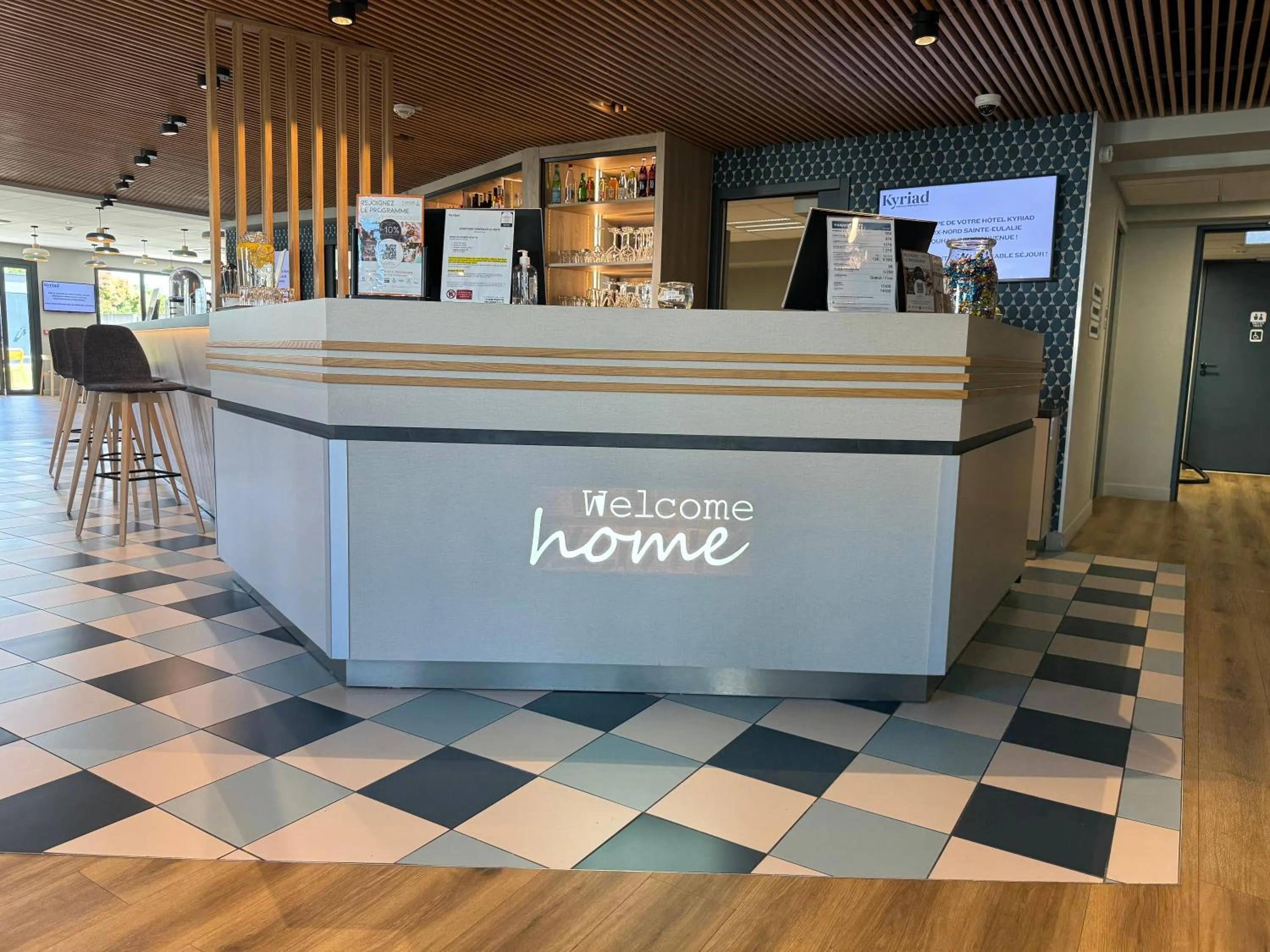 Lobby or reception in Kyriad Bordeaux Nord Sainte Eulalie