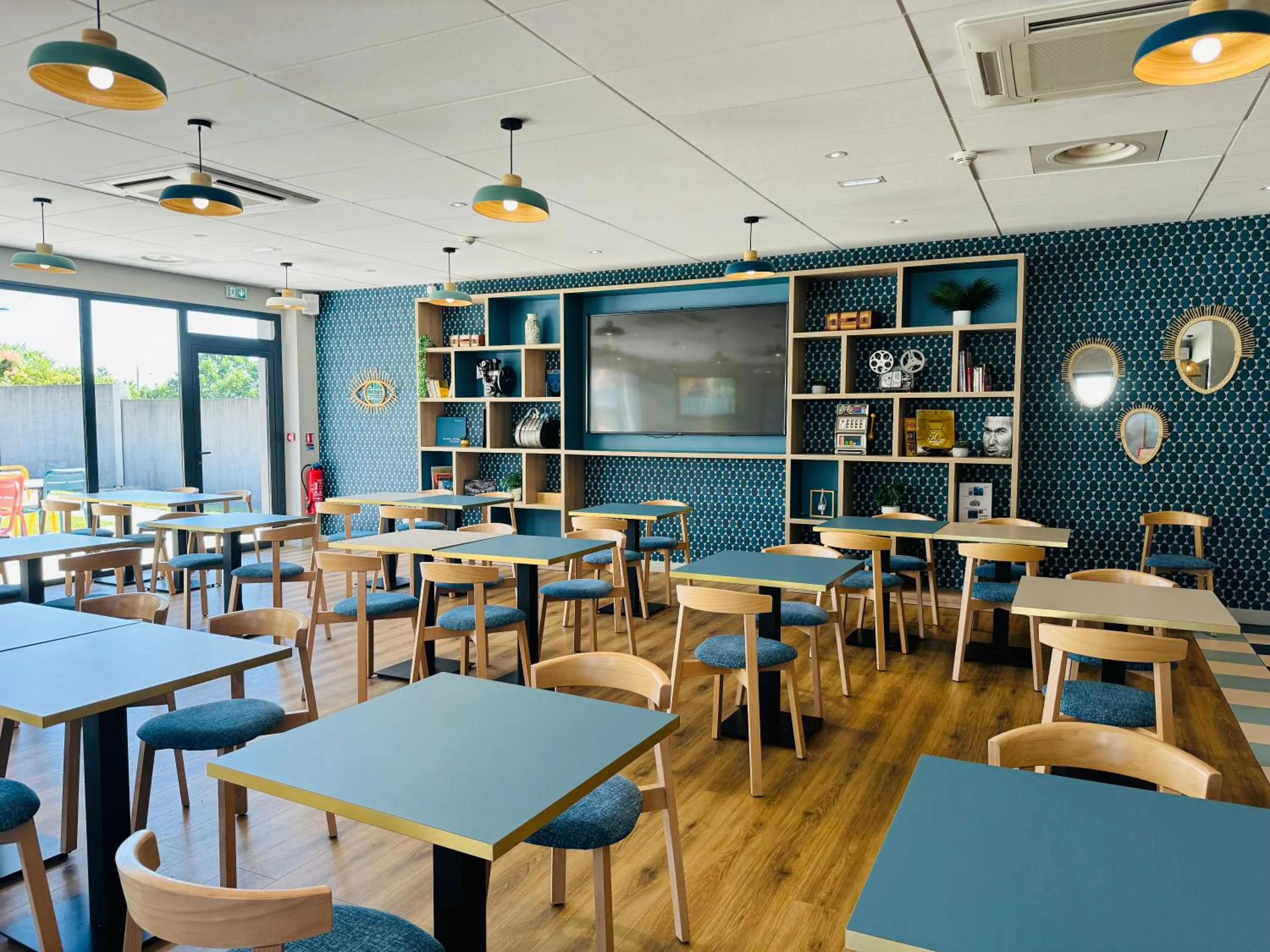 Restaurant/places to eat in Kyriad Bordeaux Nord Sainte Eulalie