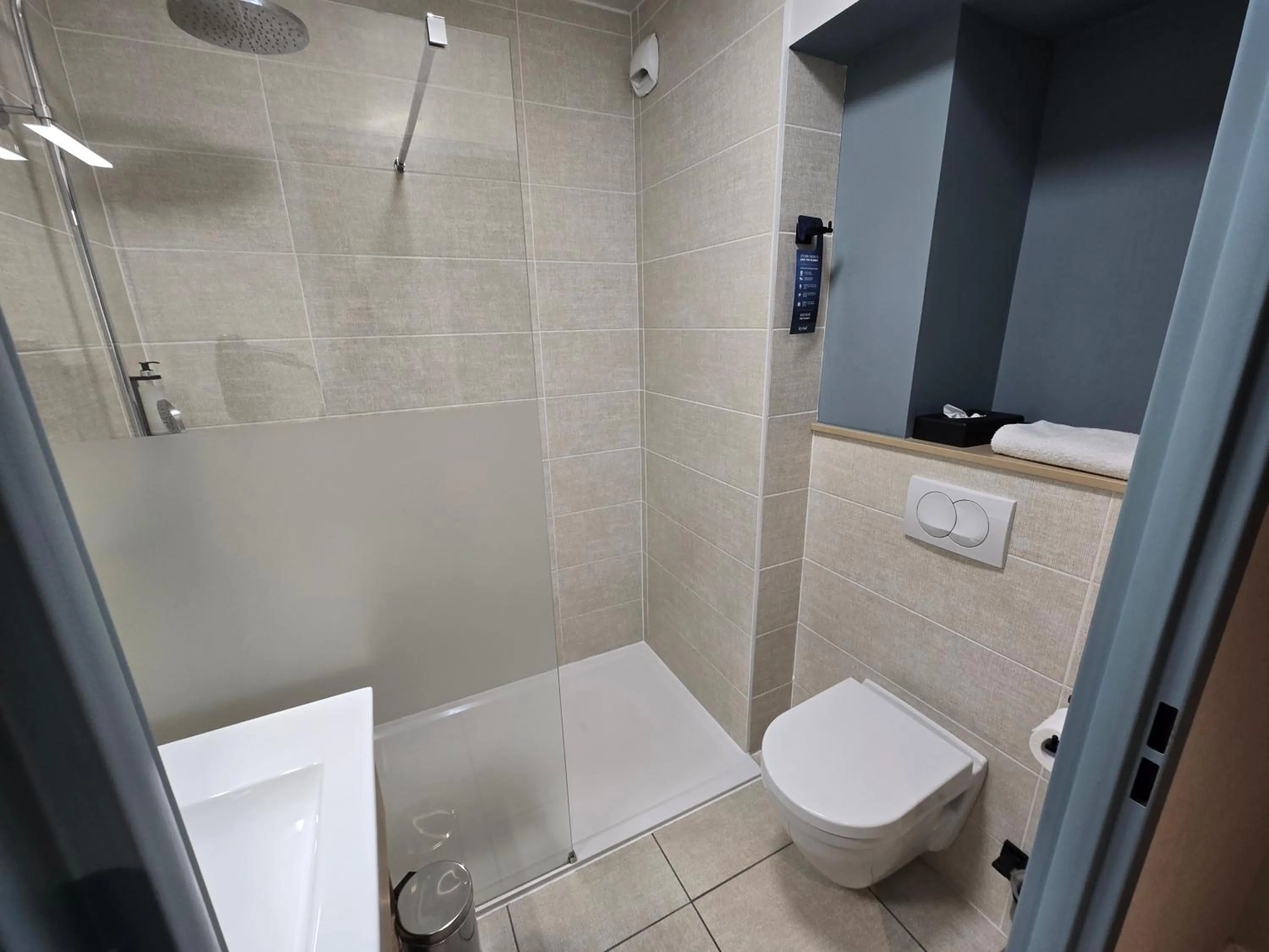 Bathroom in Kyriad Bordeaux Nord Sainte Eulalie