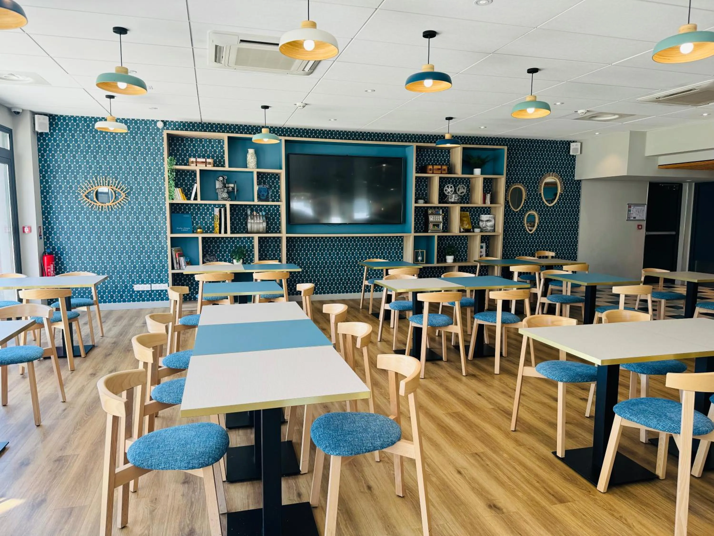 Restaurant/places to eat in Kyriad Bordeaux Nord Sainte Eulalie